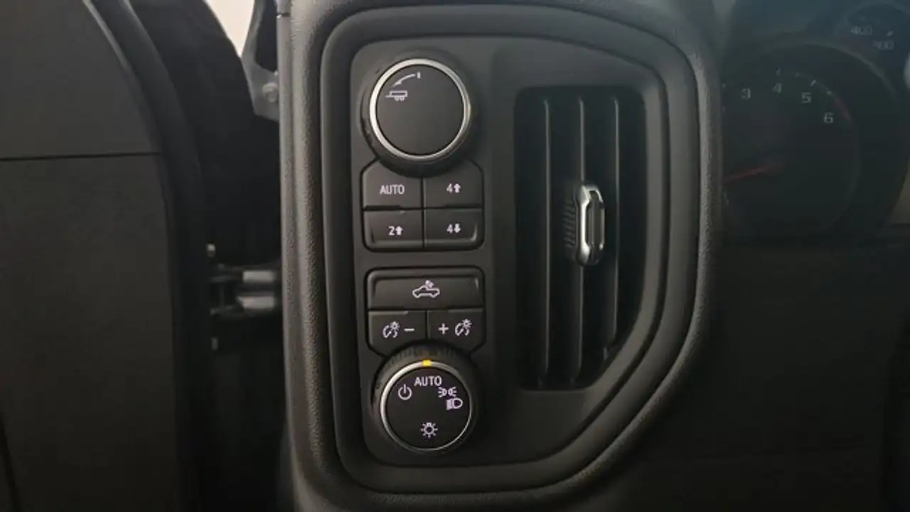 Chevrolet Silverado 1500 снимка Chevrolet Silverado 1500
