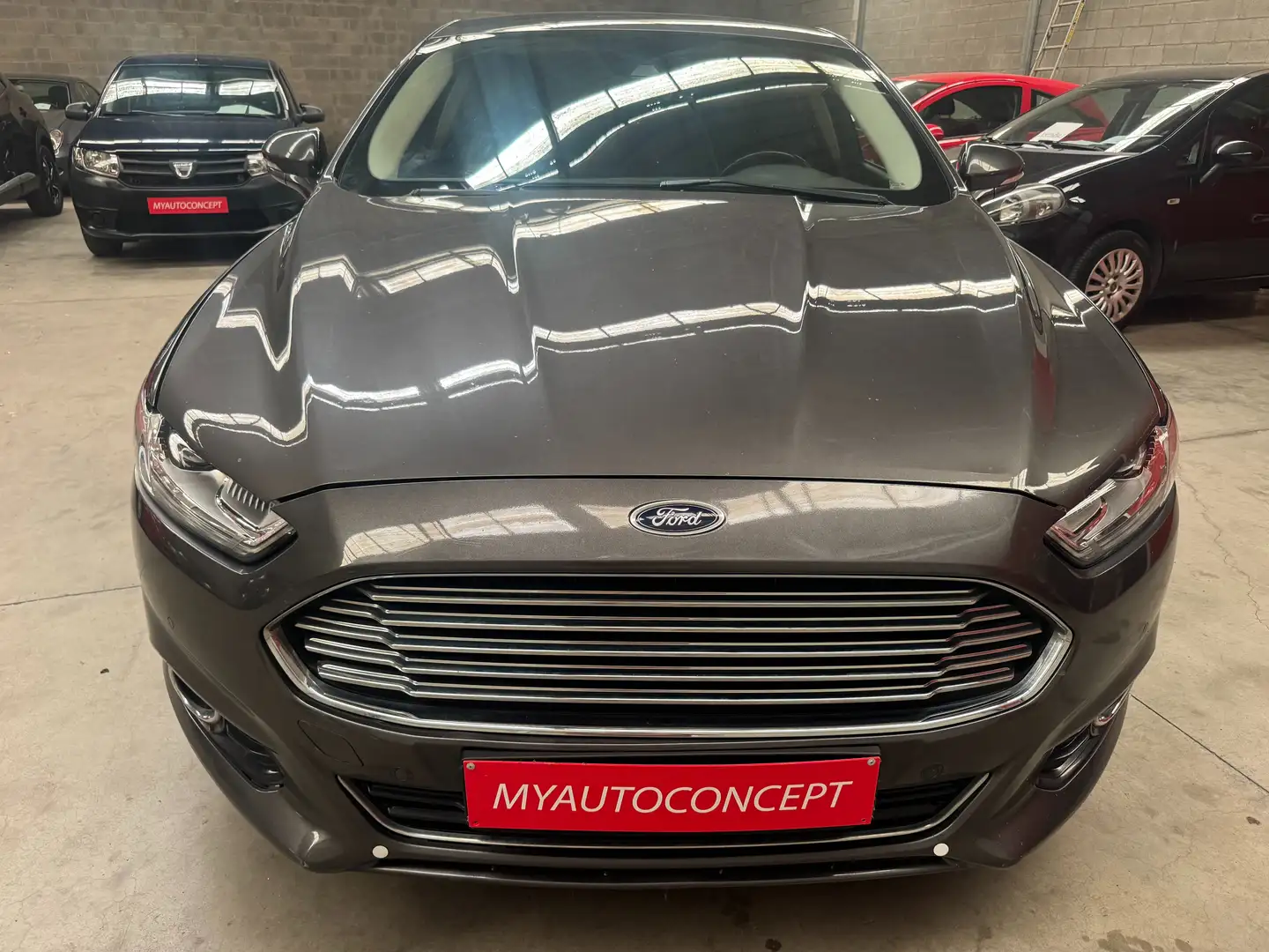 Ford Mondeo Mondeo 2.0 TDCi Business Class+ PowerShift Grijs - 2