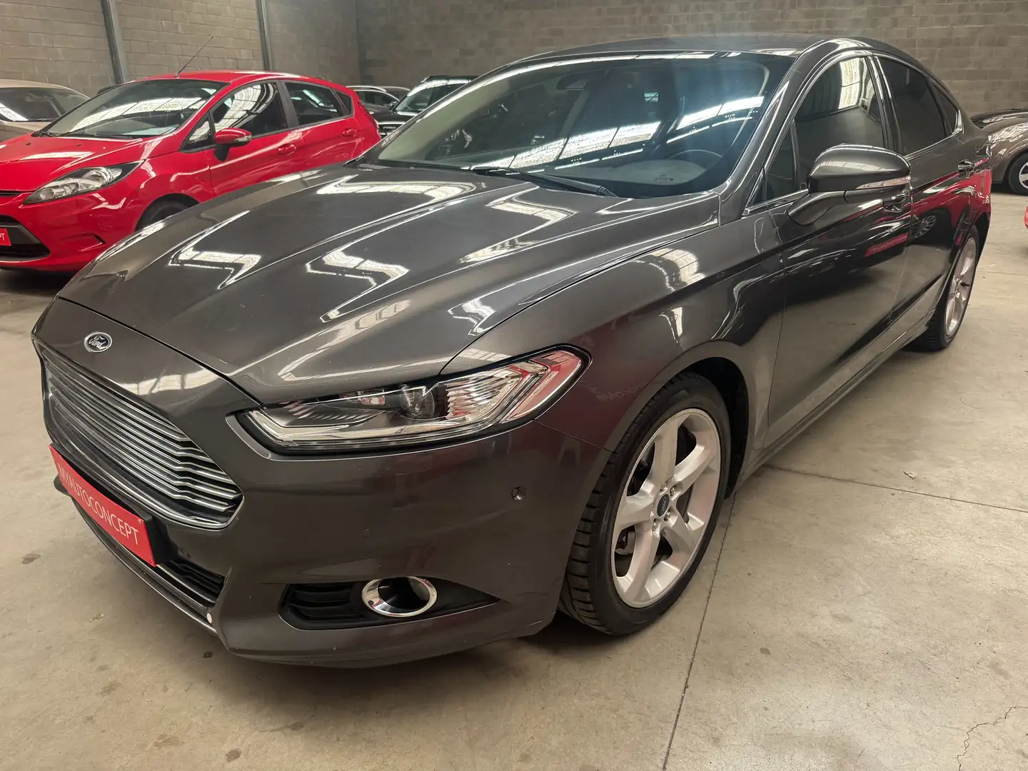 Ford Mondeo Mondeo 2.0 TDCi Business Class+ PowerShift Grijs - 1