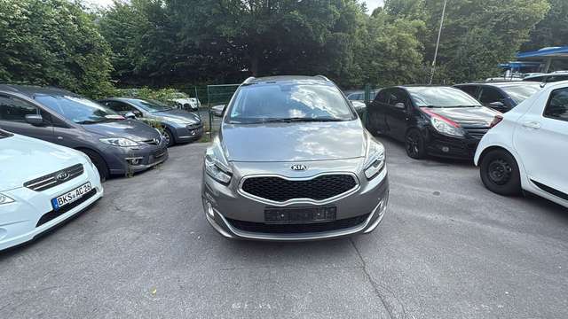 Kia Carens Dream Team