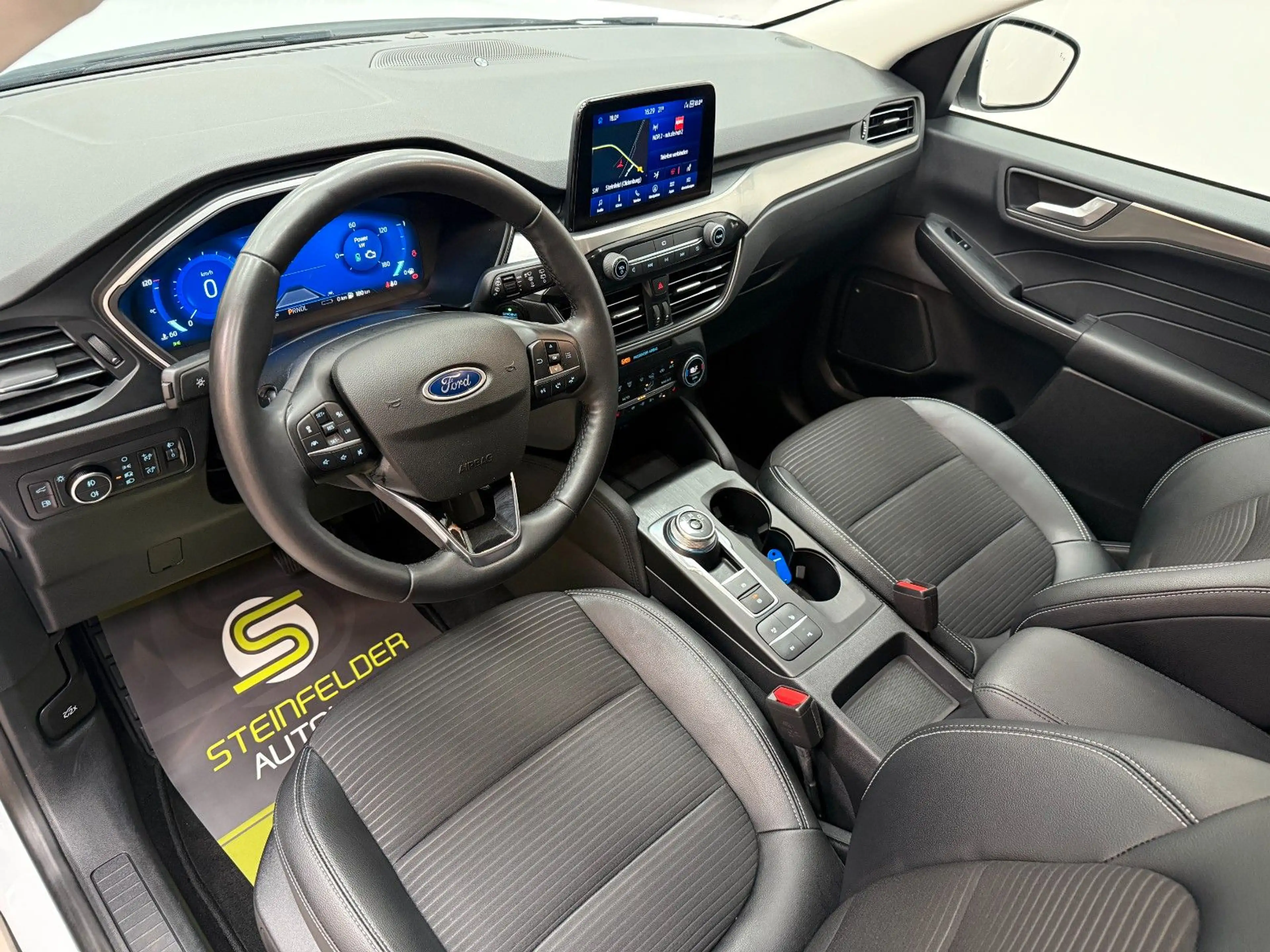 Ford Kuga Plug-In Hybrid Titanium X / ACC / B&O — photo 9
