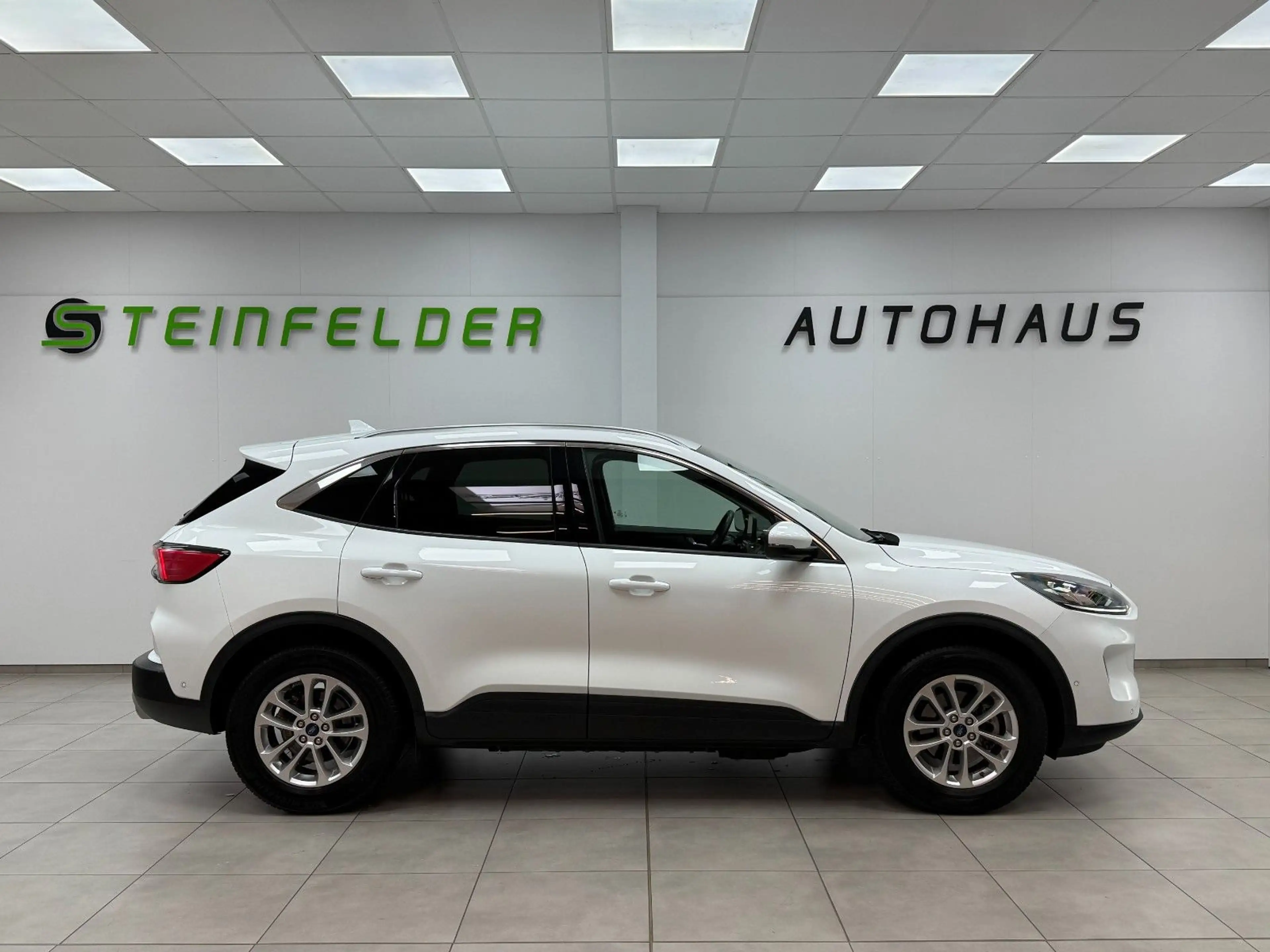 Ford Kuga Plug-In Hybrid Titanium X / ACC / B&O — photo 8