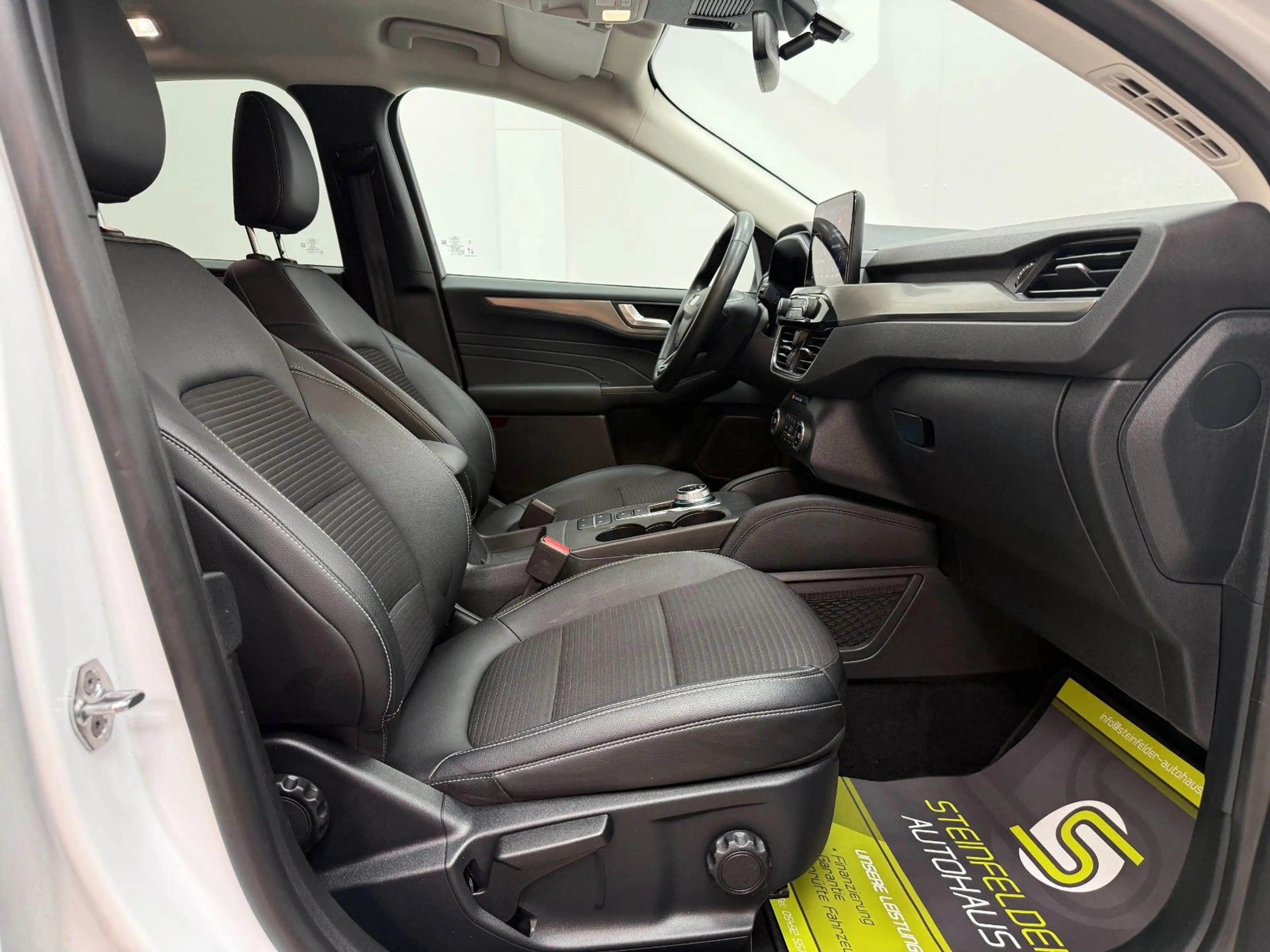 Ford Kuga Plug-In Hybrid Titanium X / ACC / B&O — photo 12