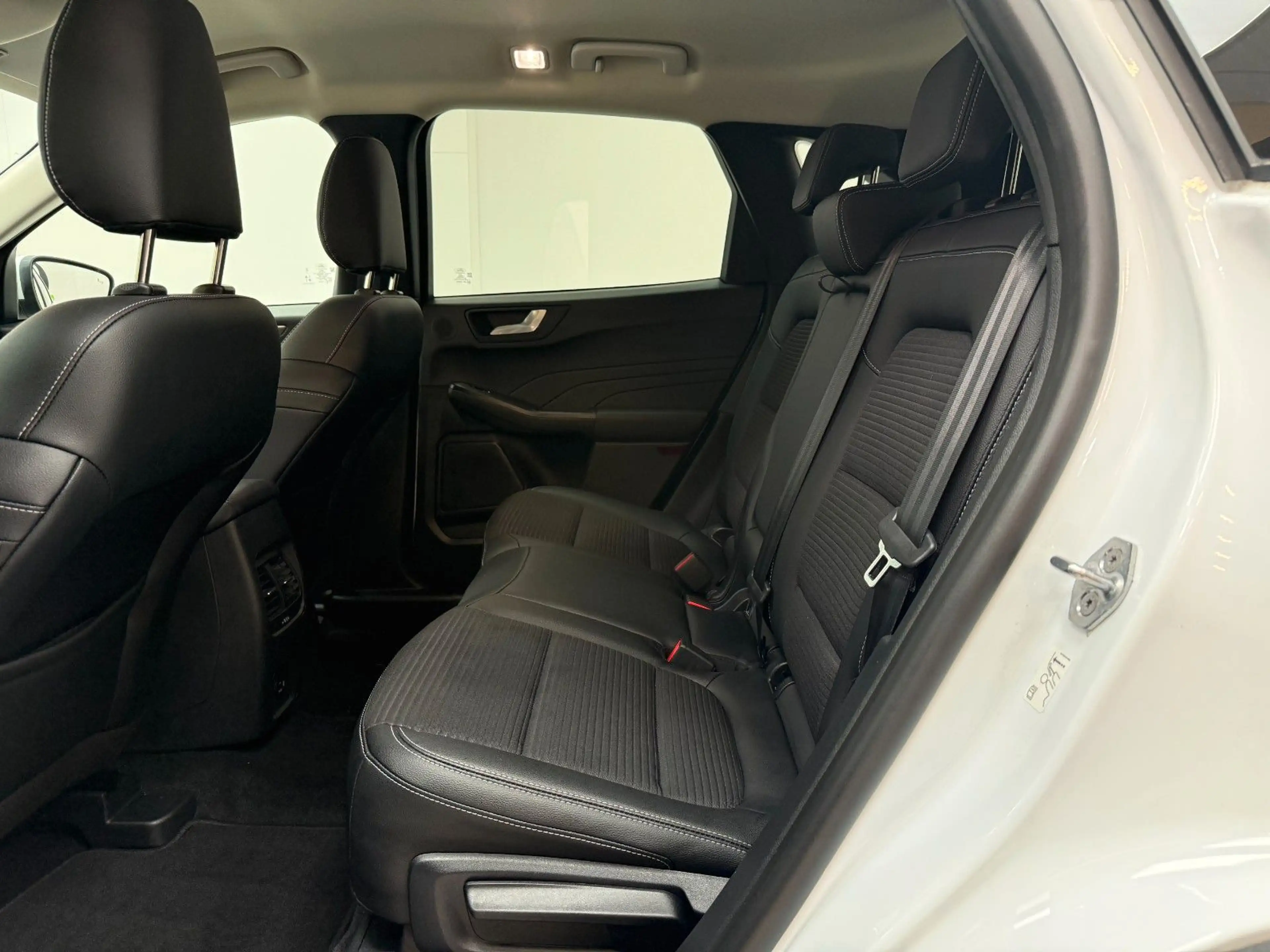 Ford Kuga Plug-In Hybrid Titanium X / ACC / B&O — photo 13