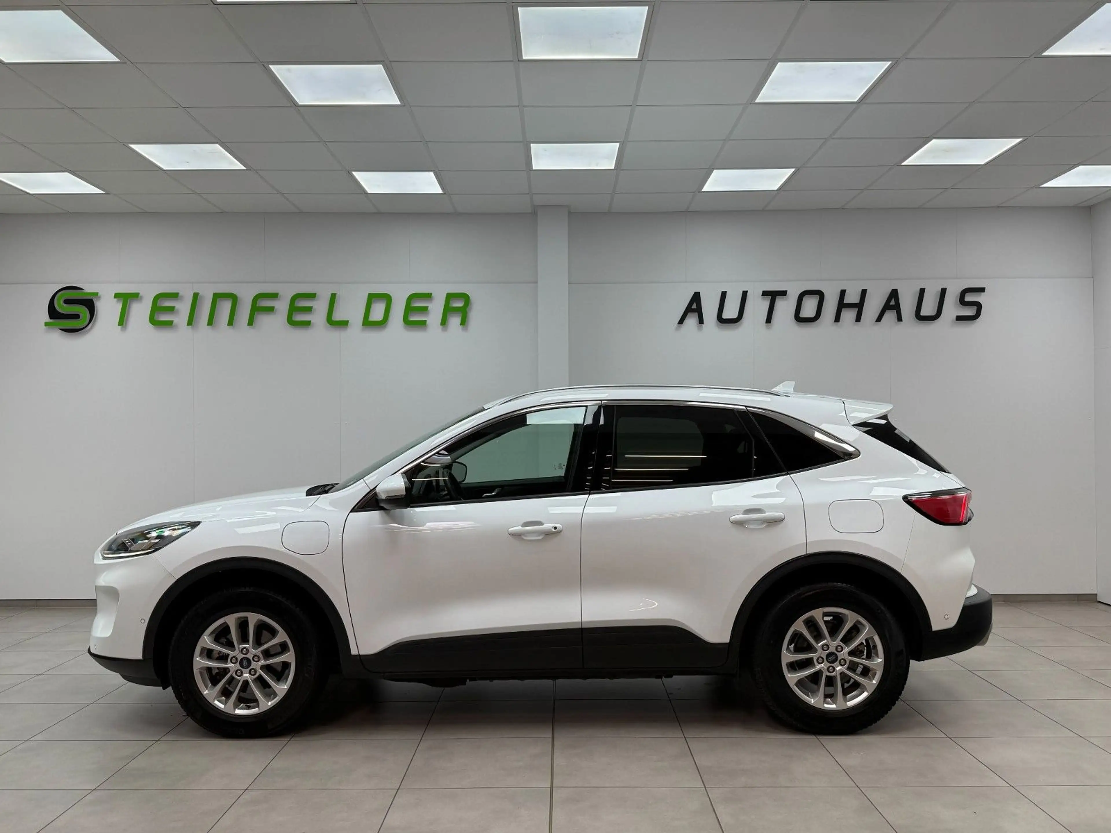 Ford Kuga Plug-In Hybrid Titanium X / ACC / B&O — photo 4