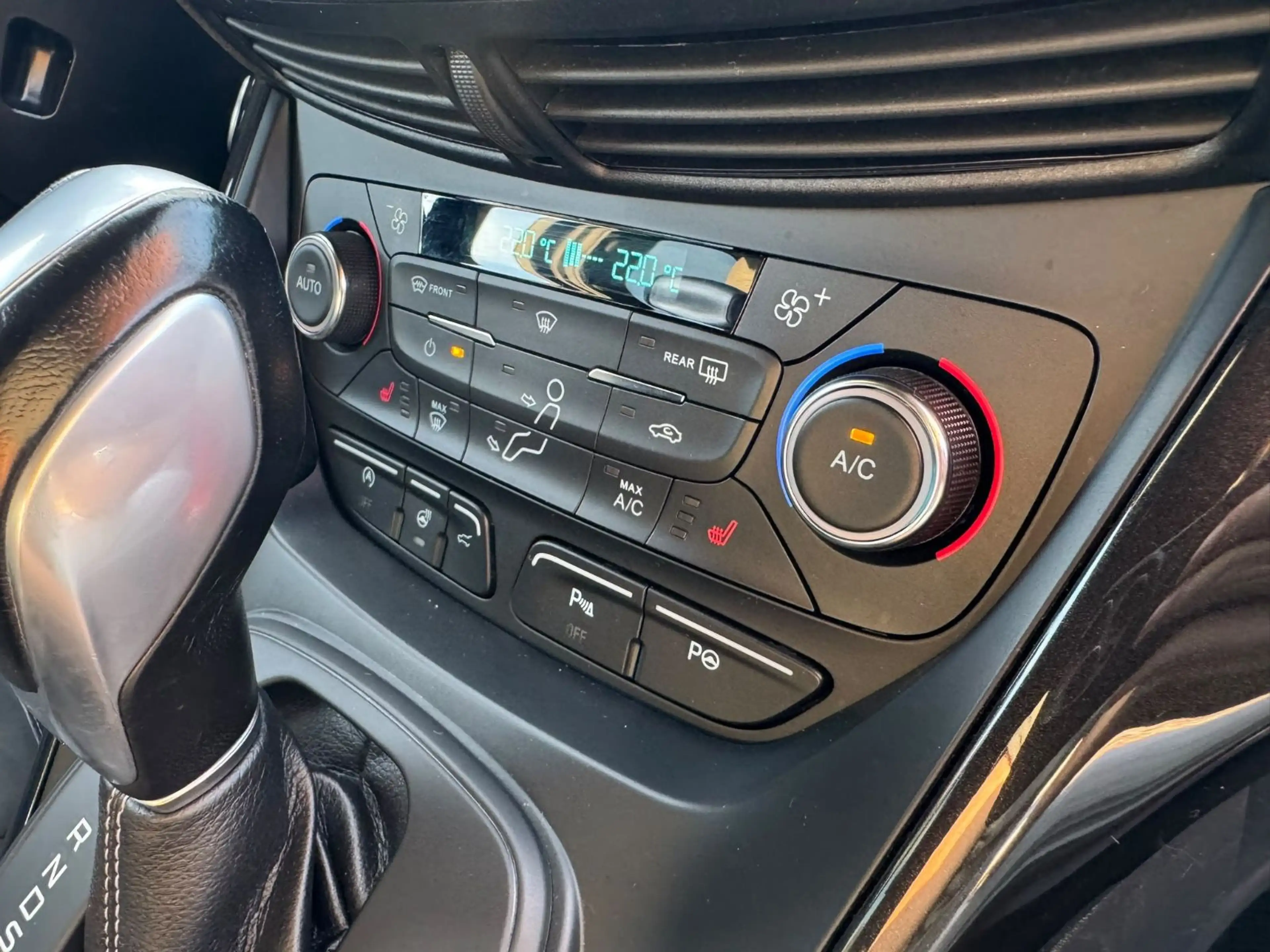 Ford Kuga ST-Line 4x4 Aut. Xenon Navi Kamera Winterpa — photo 15