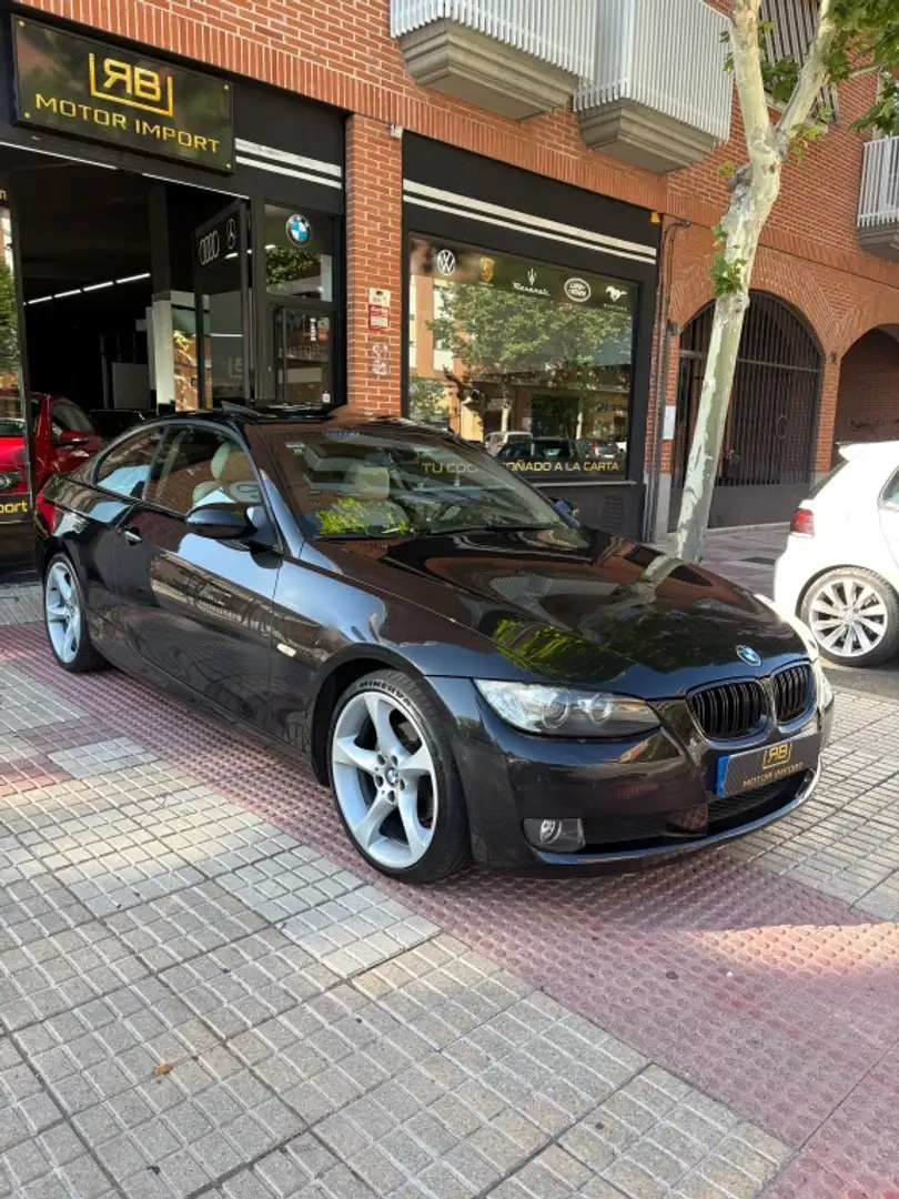 BMW 320 320i Coupé Aut. Noir - 2