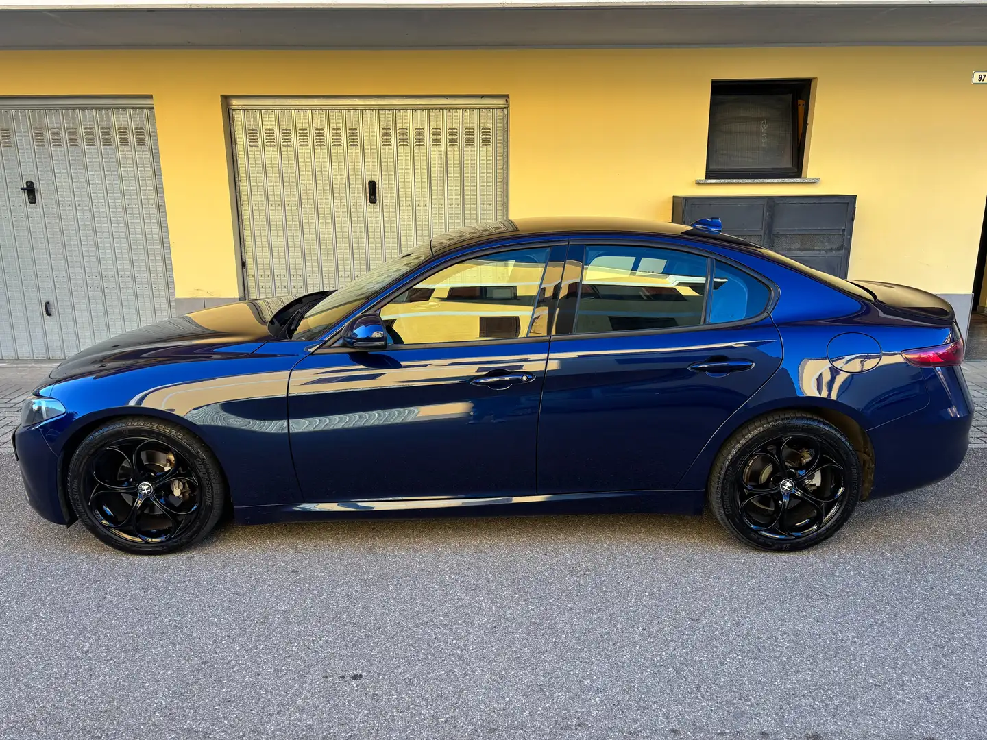 Alfa Romeo Giulia Giulia 2.2 t Business 150cv auto Blu/Azzurro - 2
