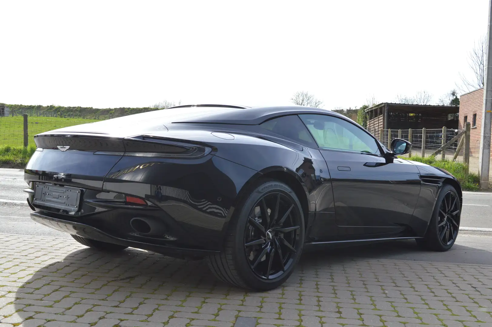 Aston Martin DB11 Coupé 510 ch 4.0i Biturbo V8 - Superbe état Negro - 2