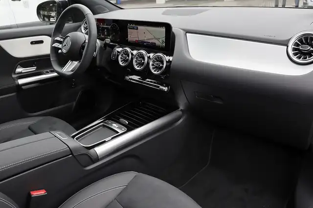 Mercedes-Benz Gla view 8