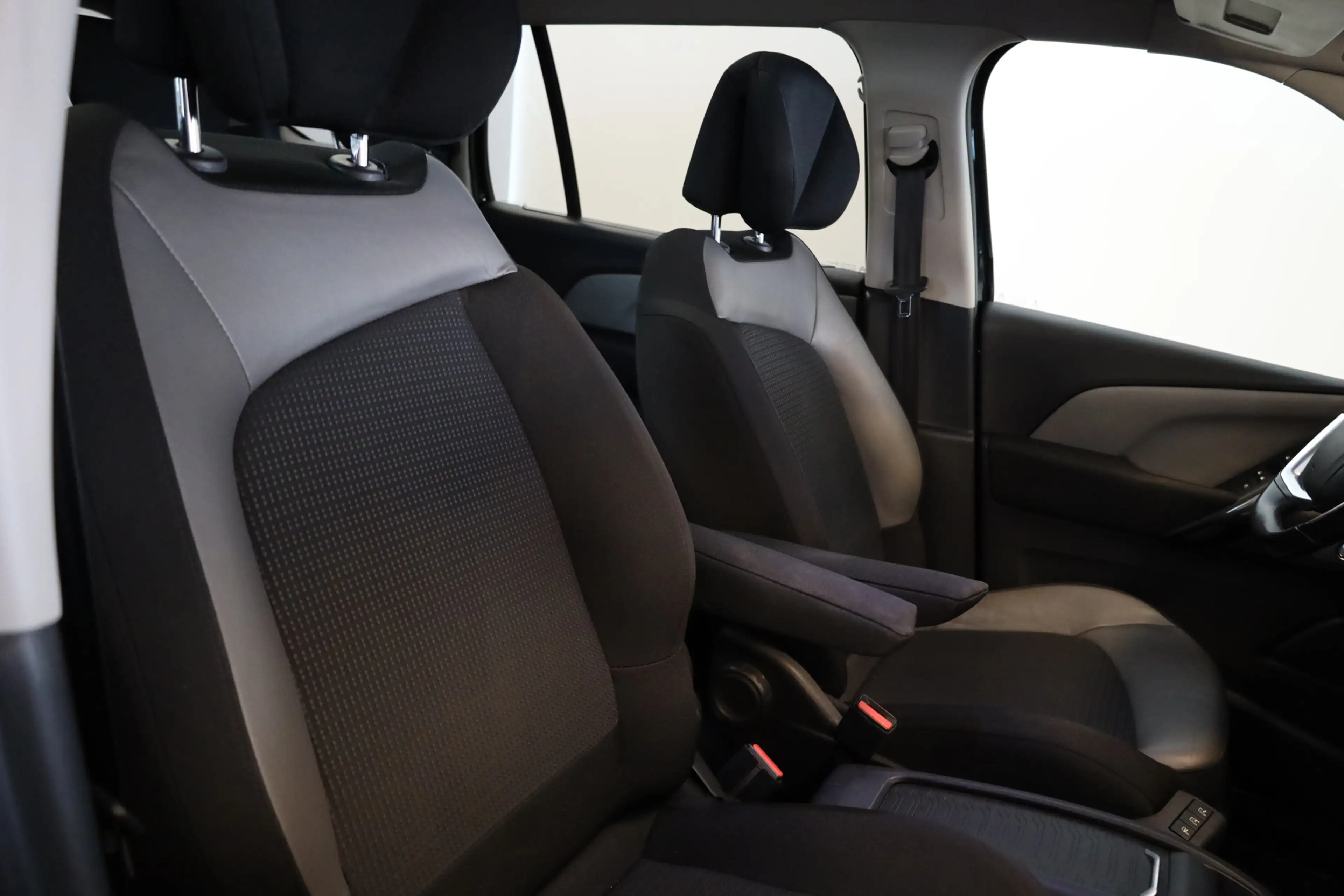 Citroen Grand C4 Picasso 1.6 e-THP Shine Automaat-6 Xenon | Elektr a klep | — photo 4