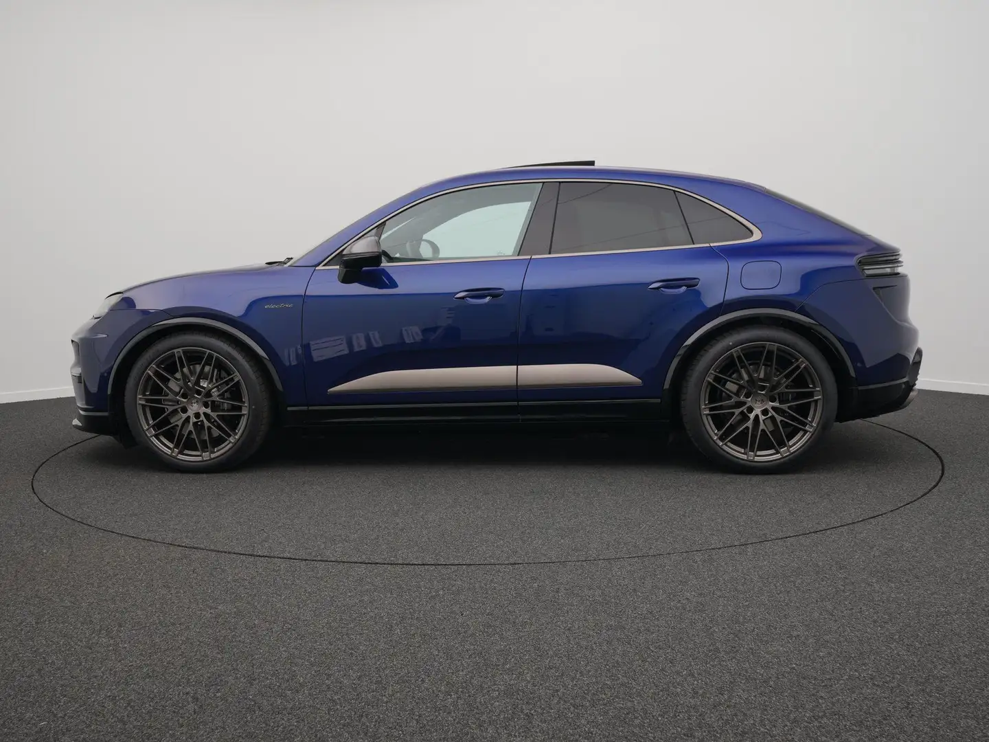 Porsche Macan Turbo Blauw - 2