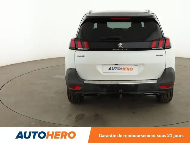 Peugeot 5008 view 5