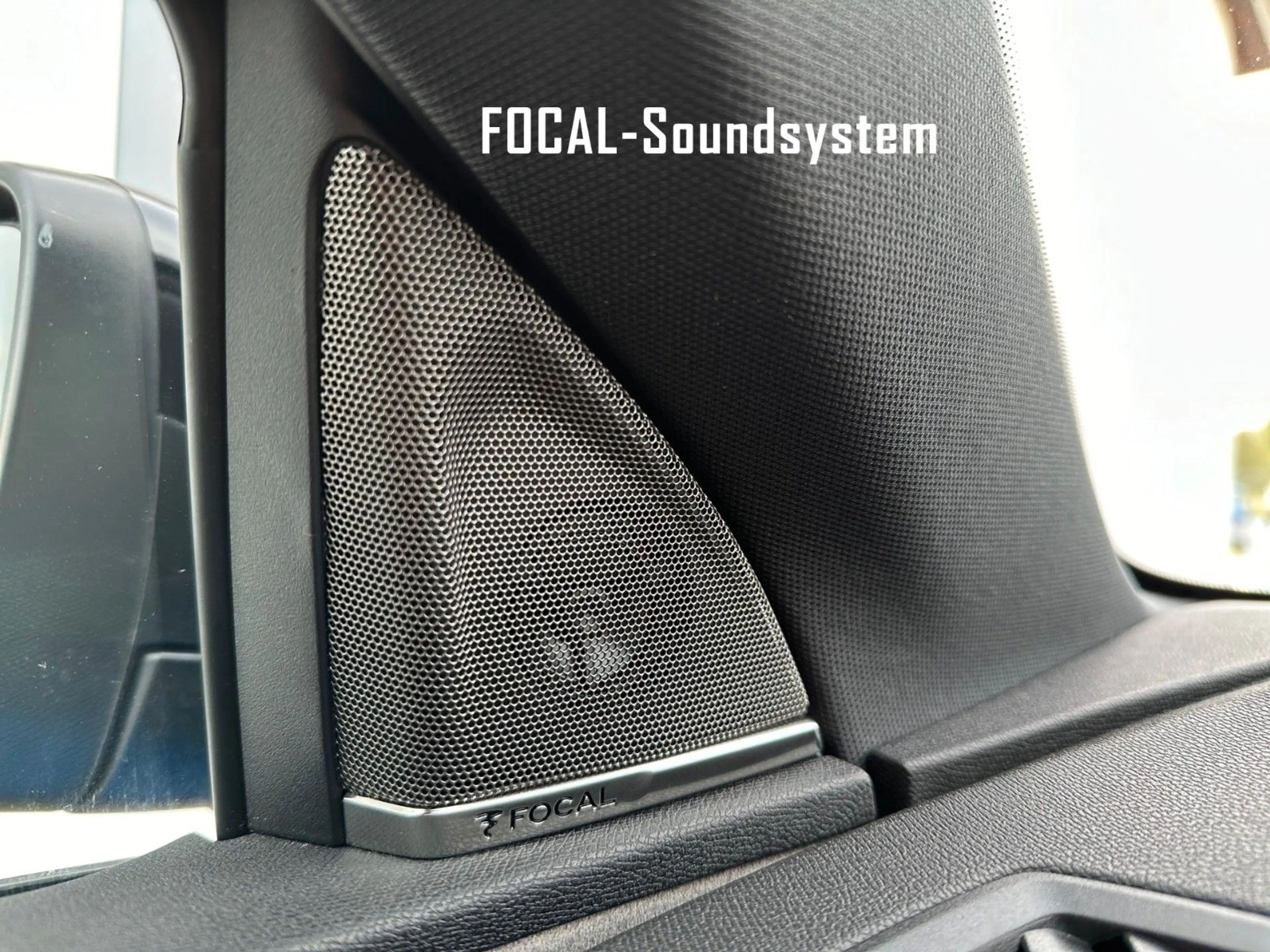 Peugeot 3008 Hybrid4 300 GT Pack *Alcantara*Focal*Panora — photo 14