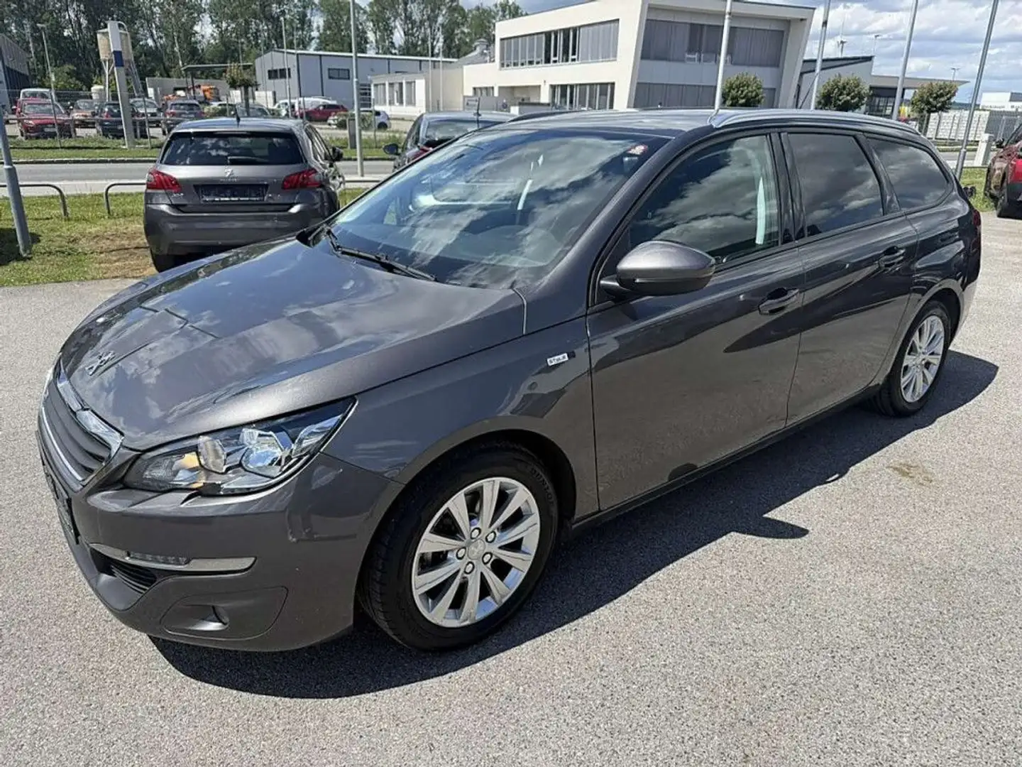 Peugeot 308 SW 1,6 BlueHDi 100 Style S&S Grau - 2
