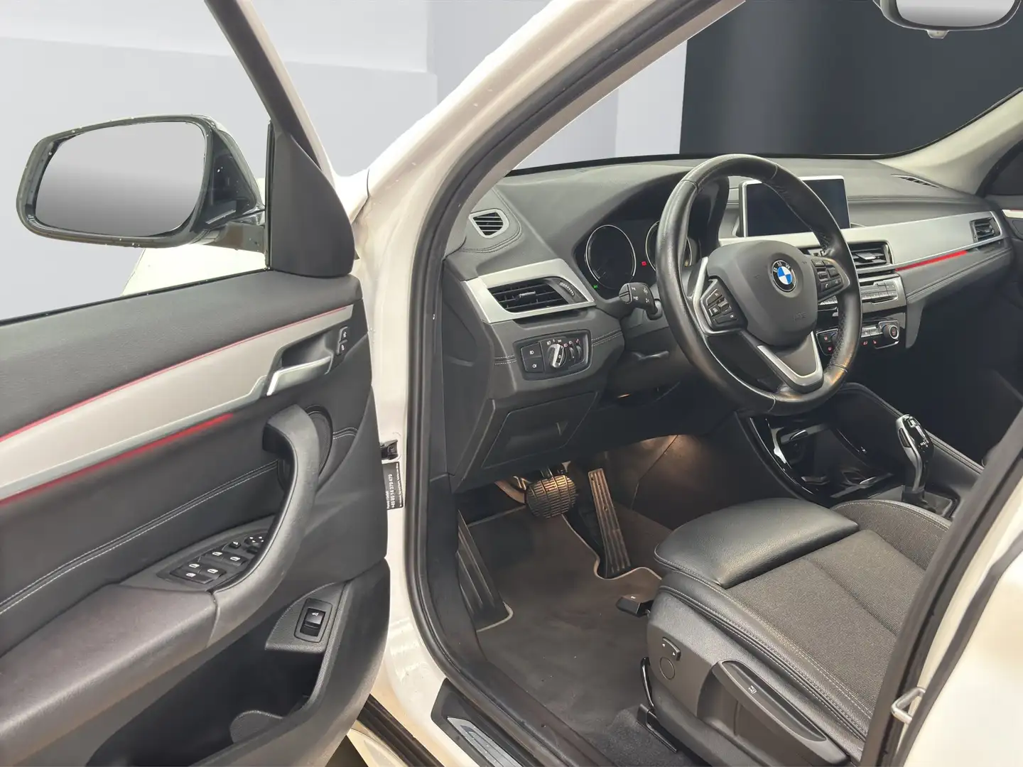 BMW X1 xDrive18d [Sport Line, Navi, RFK, LED, SHZ] Blanc - 2