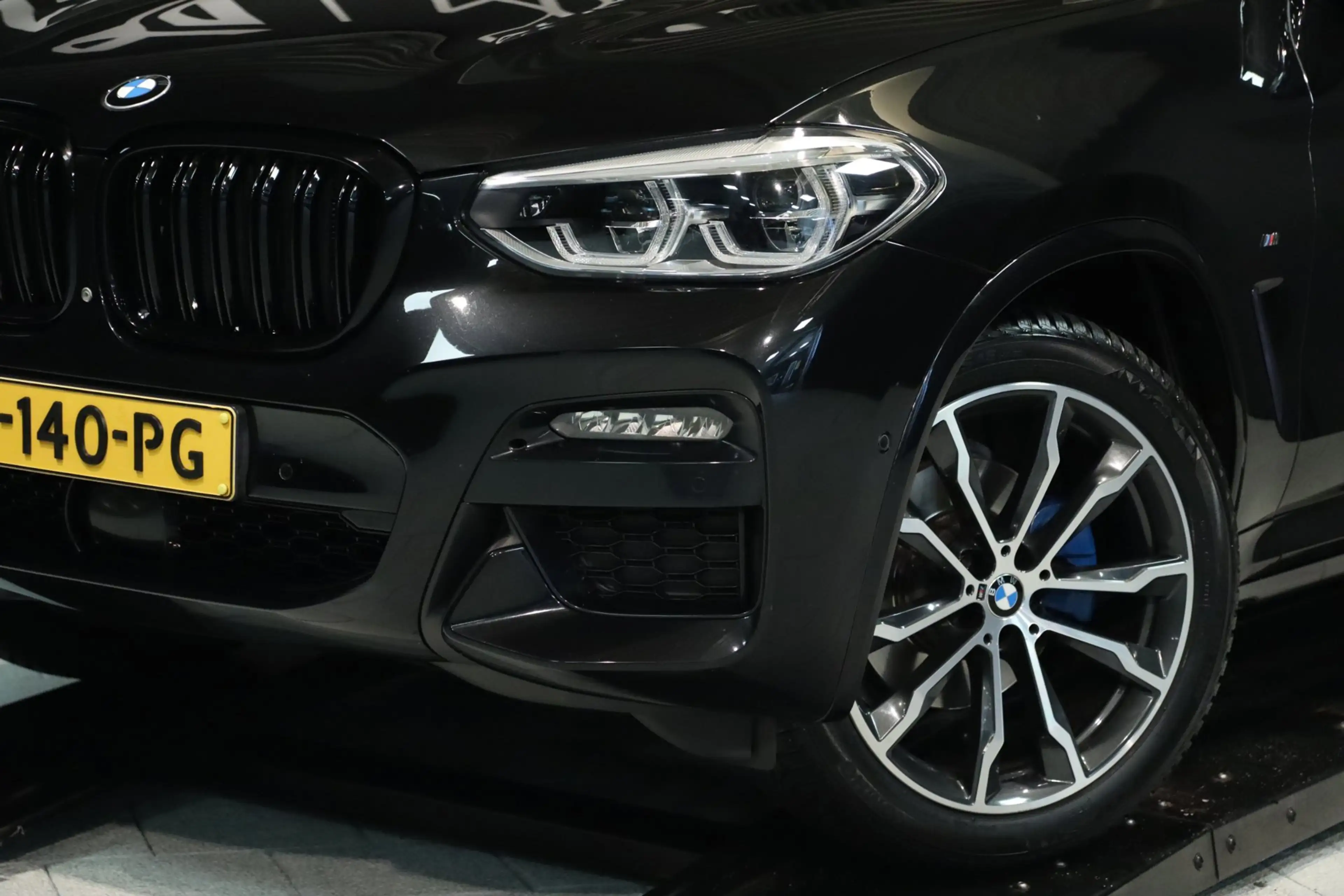 BMW X4 XDrive20i M Sport / PANO / MEMORY / HUD / 360 / AC — photo 2