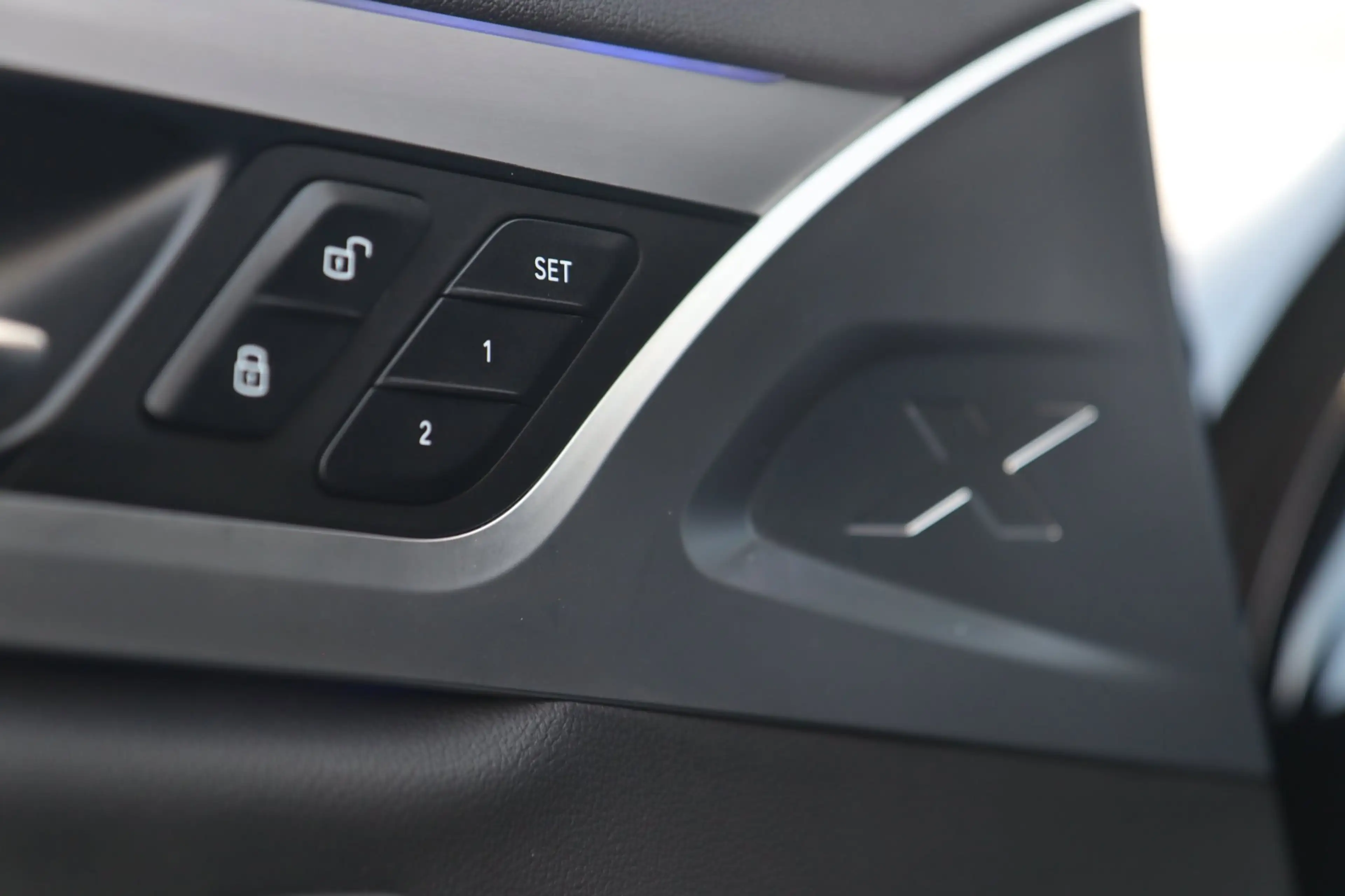 BMW X4 XDrive20i M Sport / PANO / MEMORY / HUD / 360 / AC — photo 13