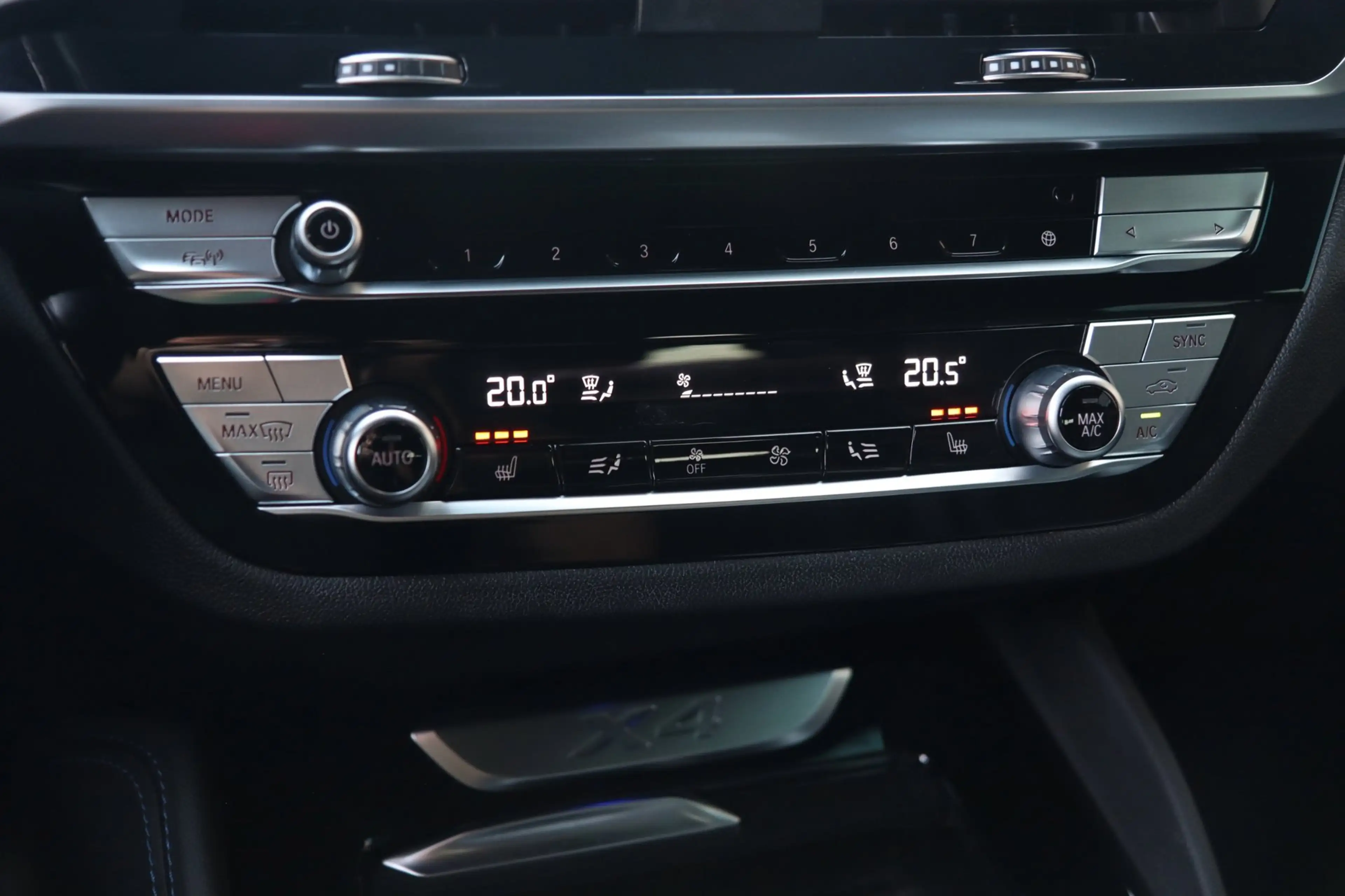 BMW X4 XDrive20i M Sport / PANO / MEMORY / HUD / 360 / AC — photo 15