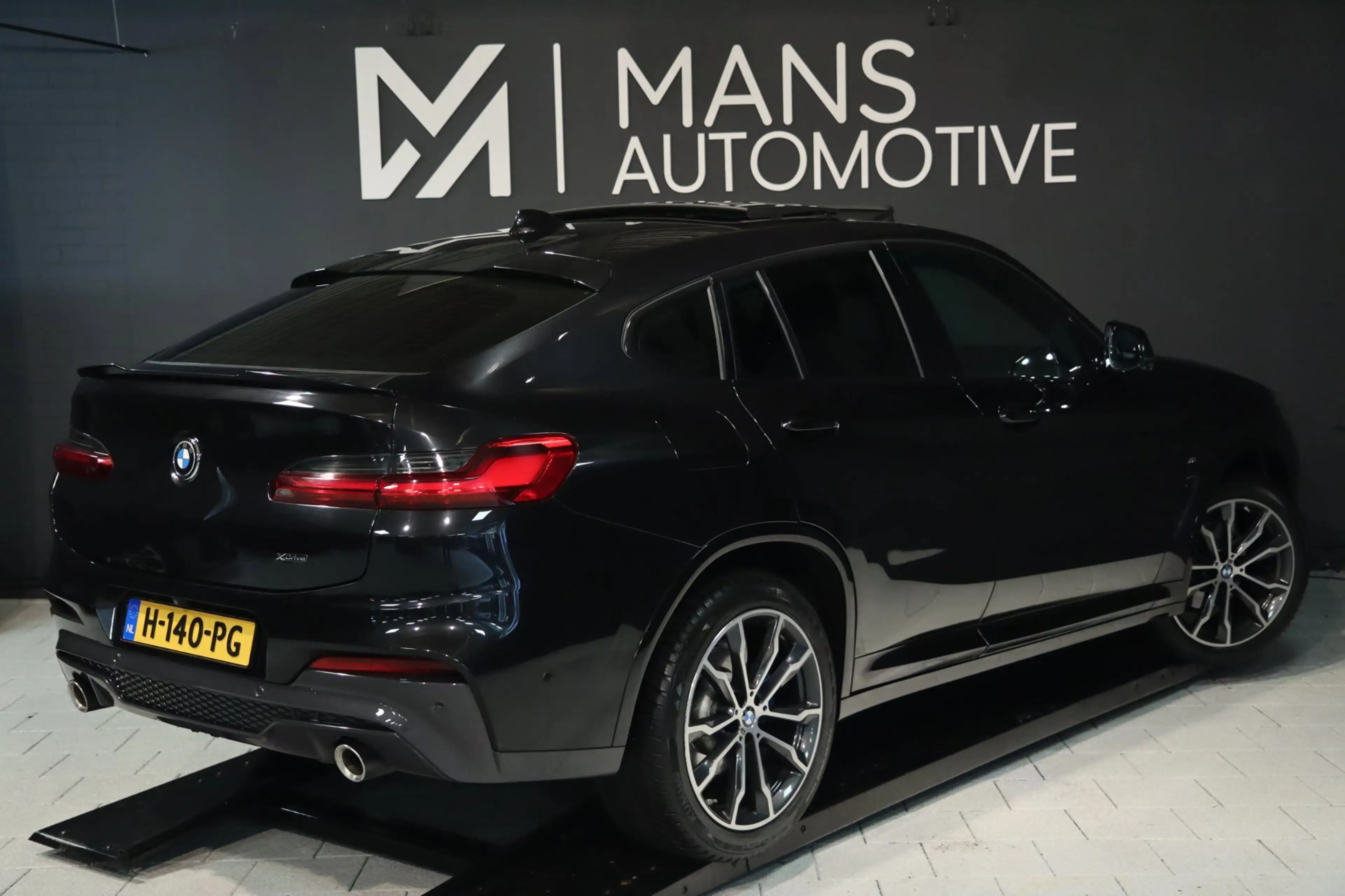 BMW X4 XDrive20i M Sport / PANO / MEMORY / HUD / 360 / AC — photo 4
