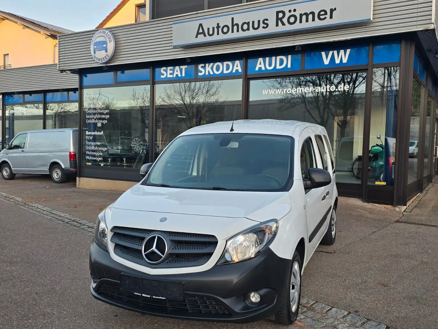 Mercedes-Benz Citan 108 CDI Tourer Lang Klima AHK Blanc - 1