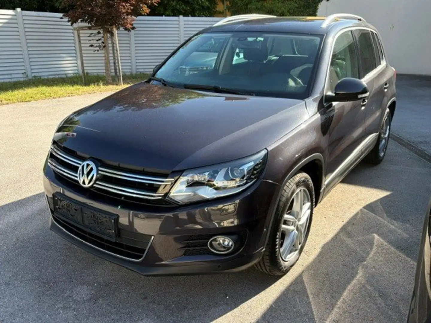Volkswagen Tiguan Lounge Sport Grau - 1