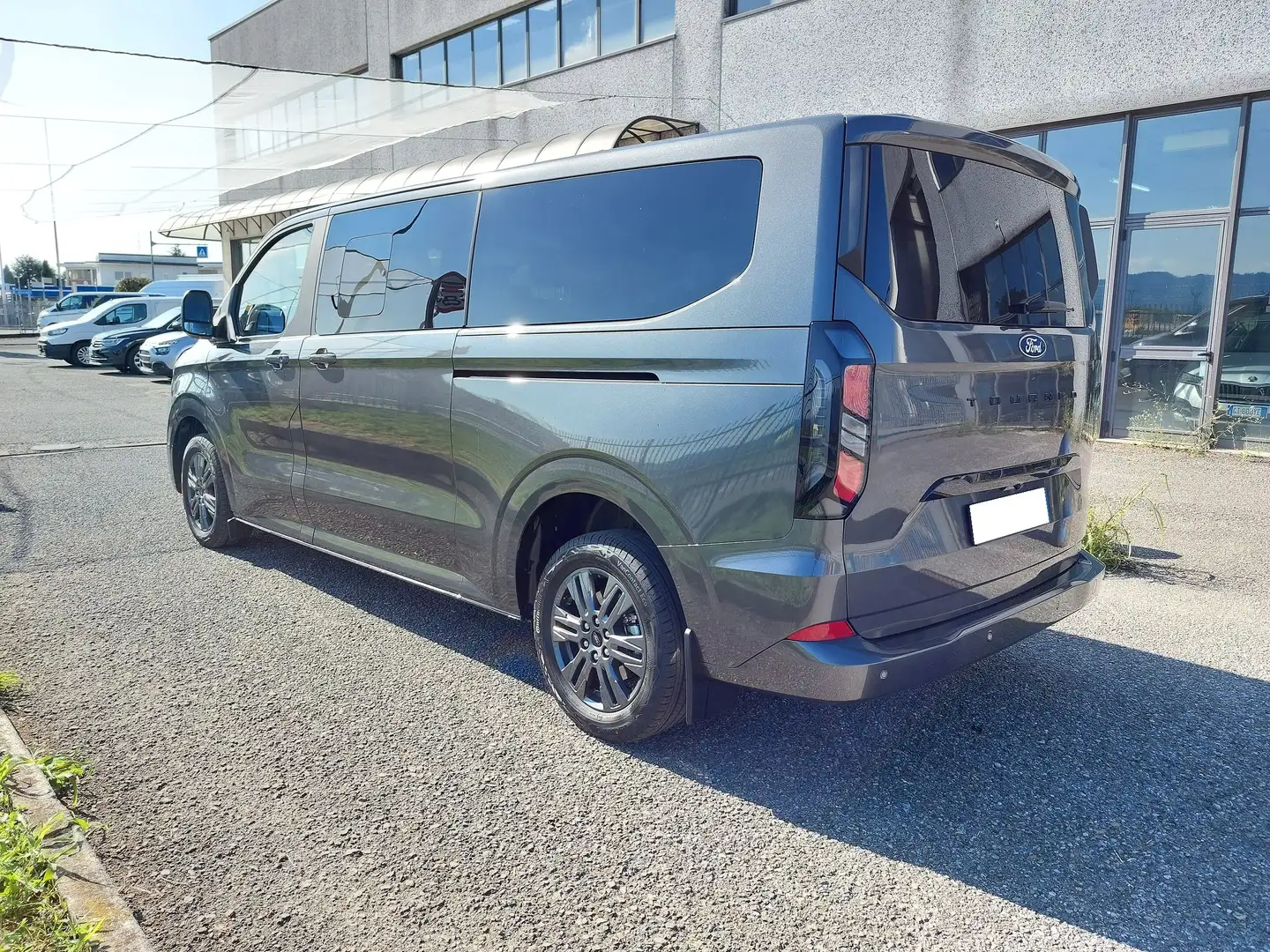 Ford Tourneo Custom 320 2.0 EcoBlu 170CV aut. PL Titanium PREZZO REALE Grigio - 2