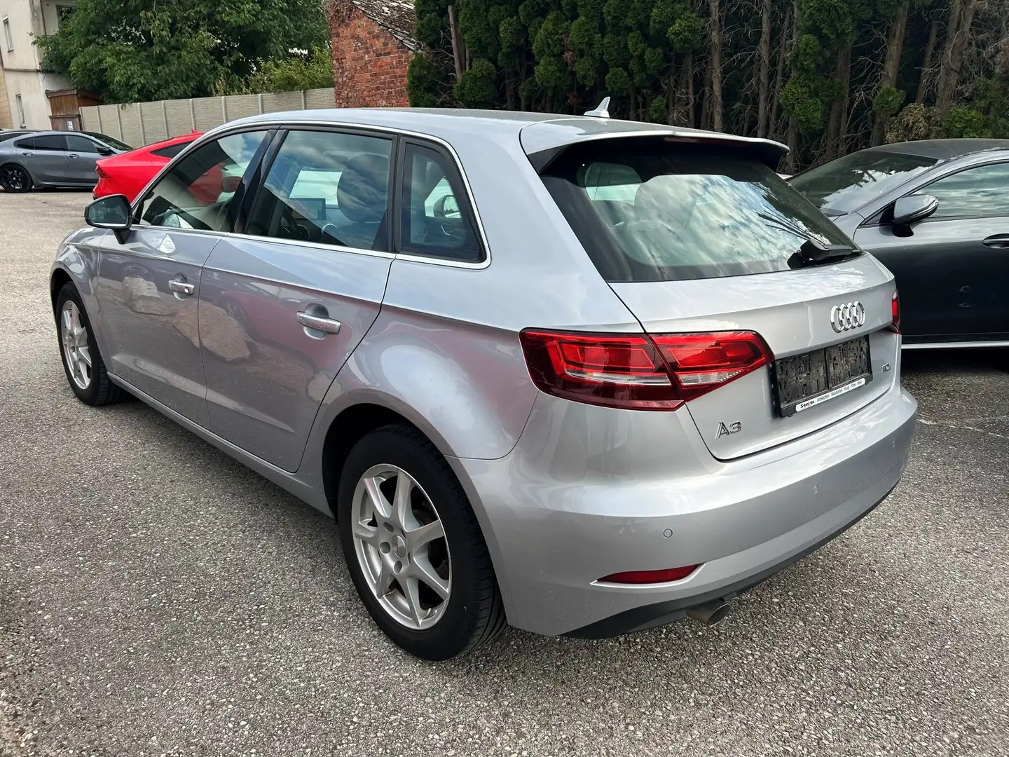 Audi A3 SB 1.6 TDI NAVI, KLIMA, PDC, XENON, TEMPOMAT Silber - 2