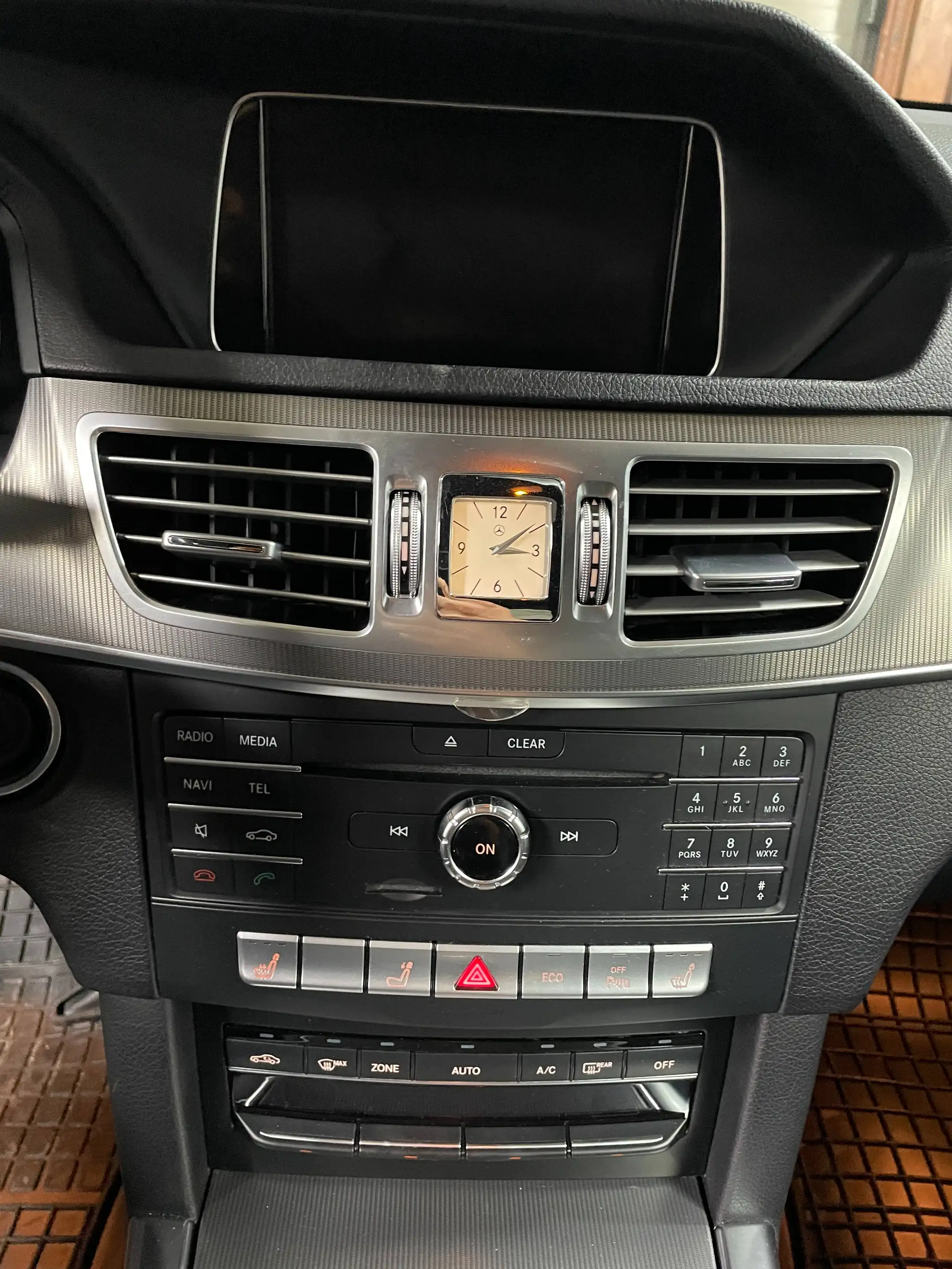 Mercedes-Benz E 250 E 250 BlueTec 4Matic (212.297) — photo 13