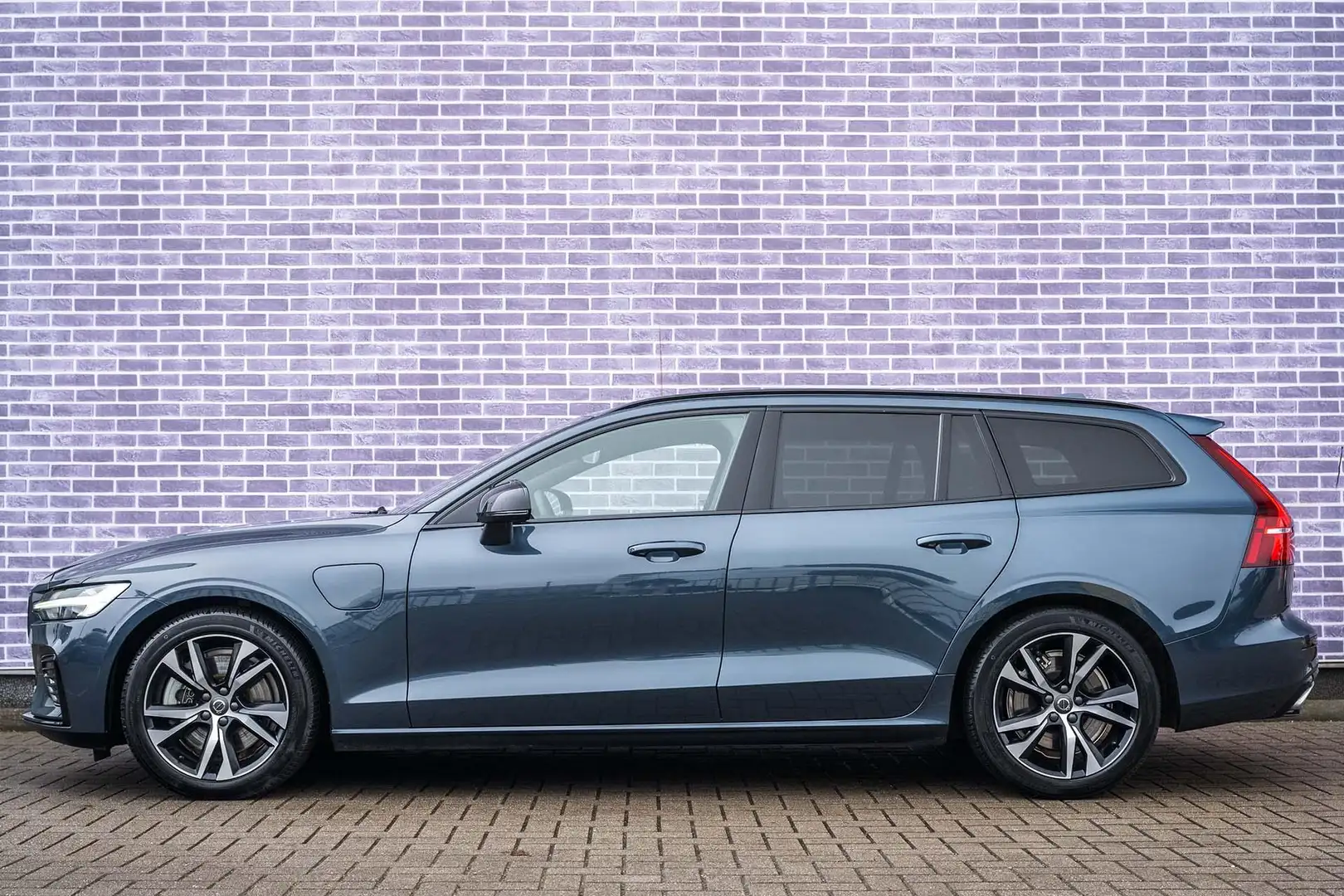 Volvo V60 T6 Recharge AWD R-Design | Longe Range | Navi | Le Blau - 2