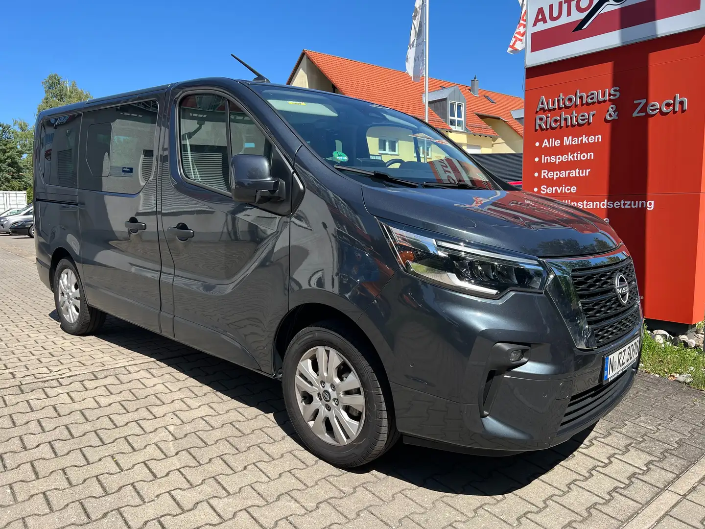 Nissan Primastar L1H1 2,8t Tekna Grau - 1