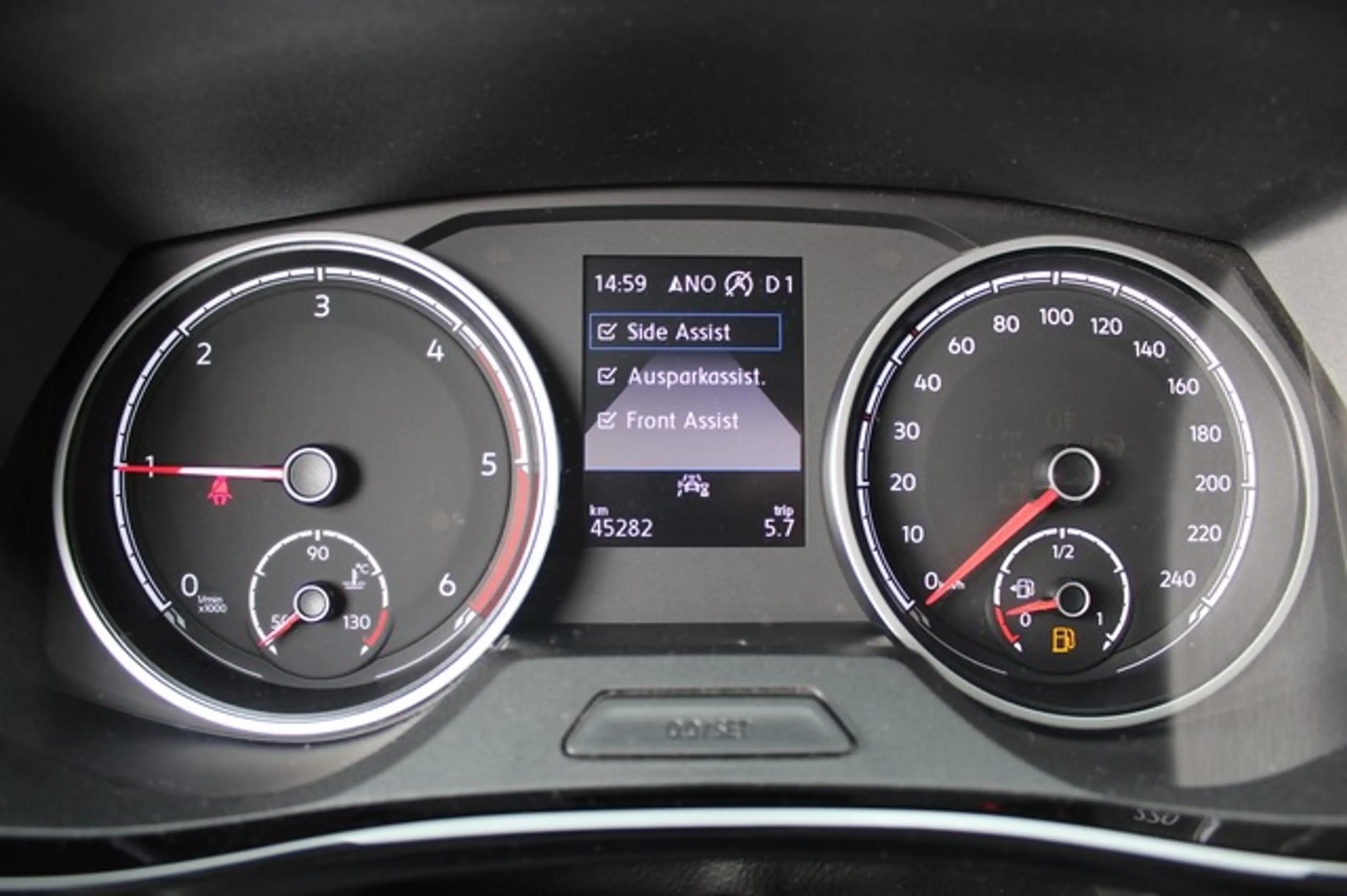 Volkswagen T6.1 Multivan 150PS DSG Navi AHK PDC 7-Sitzer — photo 9