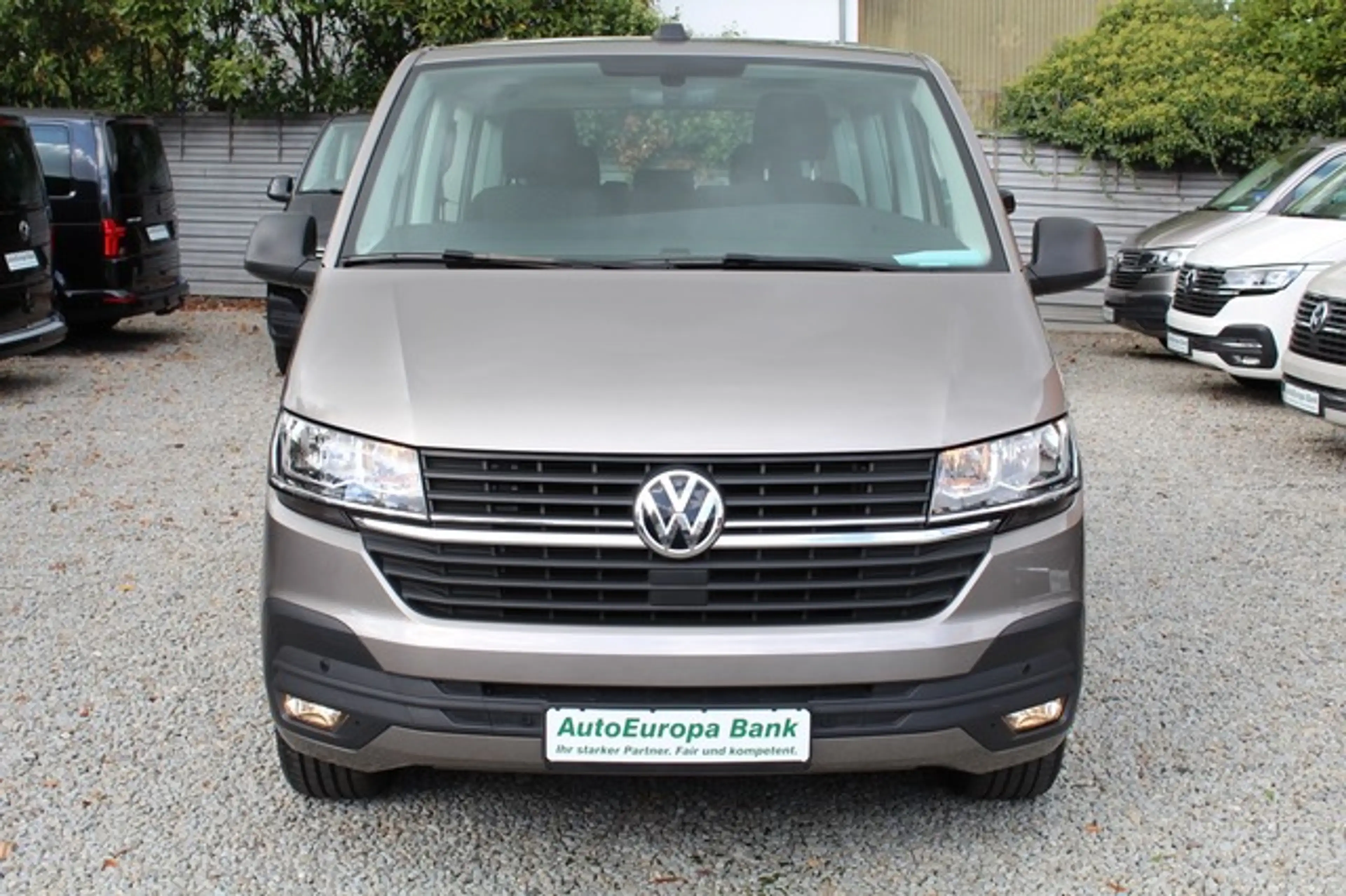 Volkswagen T6.1 Multivan 150PS DSG Navi AHK PDC 7-Sitzer — photo 2