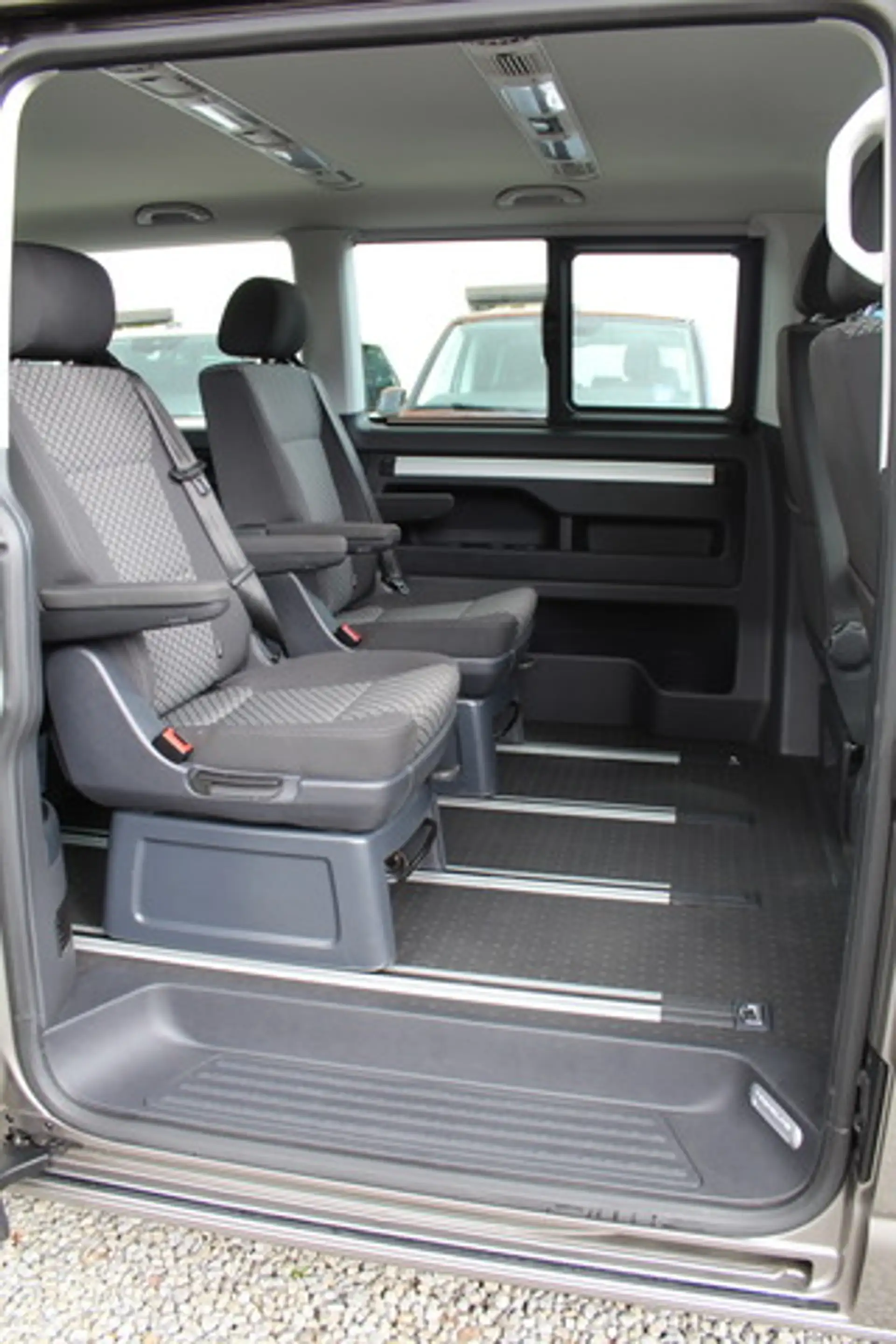 Volkswagen T6.1 Multivan 150PS DSG Navi AHK PDC 7-Sitzer — photo 11