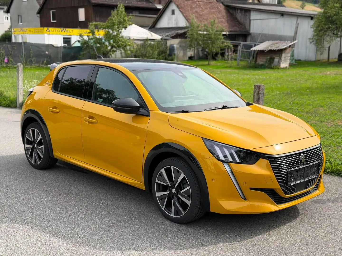 Peugeot 208 Allure GT Line AUTOMATIK *LEDER *NAVI *SZH *RFK Gelb - 1