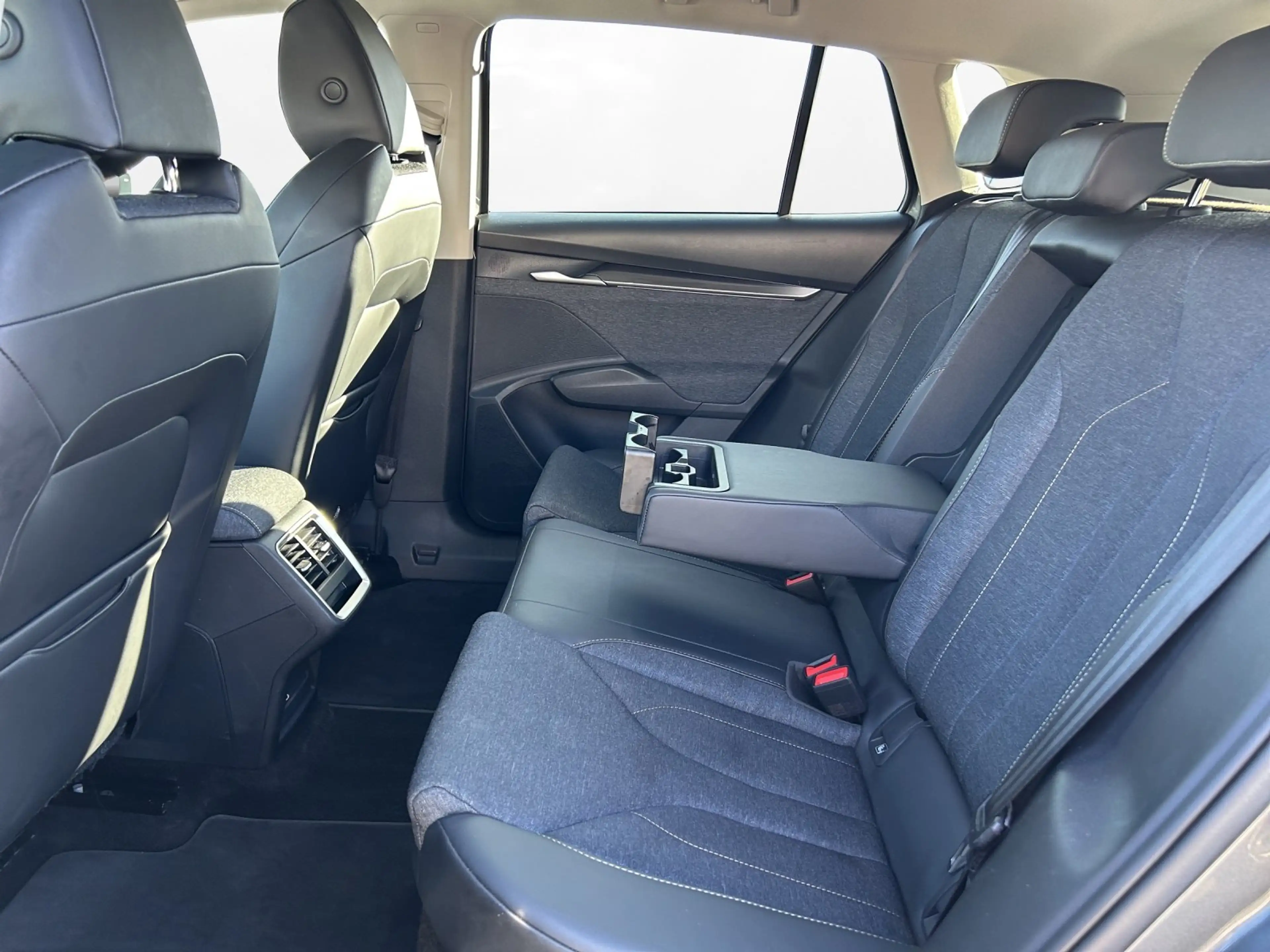 Skoda Elroq 85 LOFT | AHK | LED | NAVI | SITZH. | — photo 11