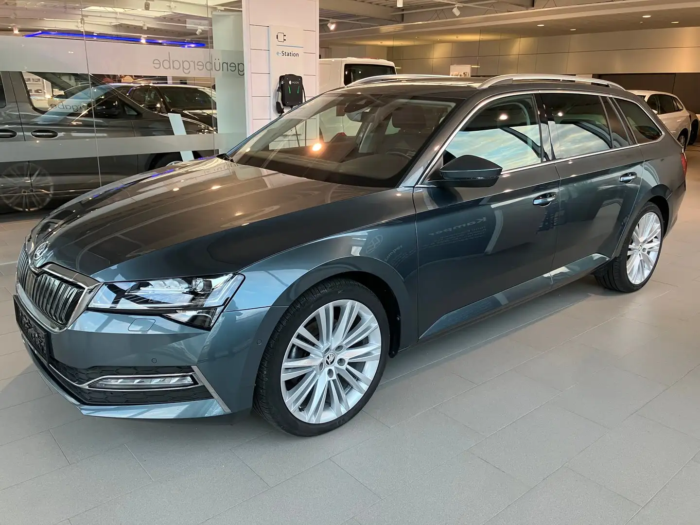 Skoda Superb iV Style DSG Grau - 1