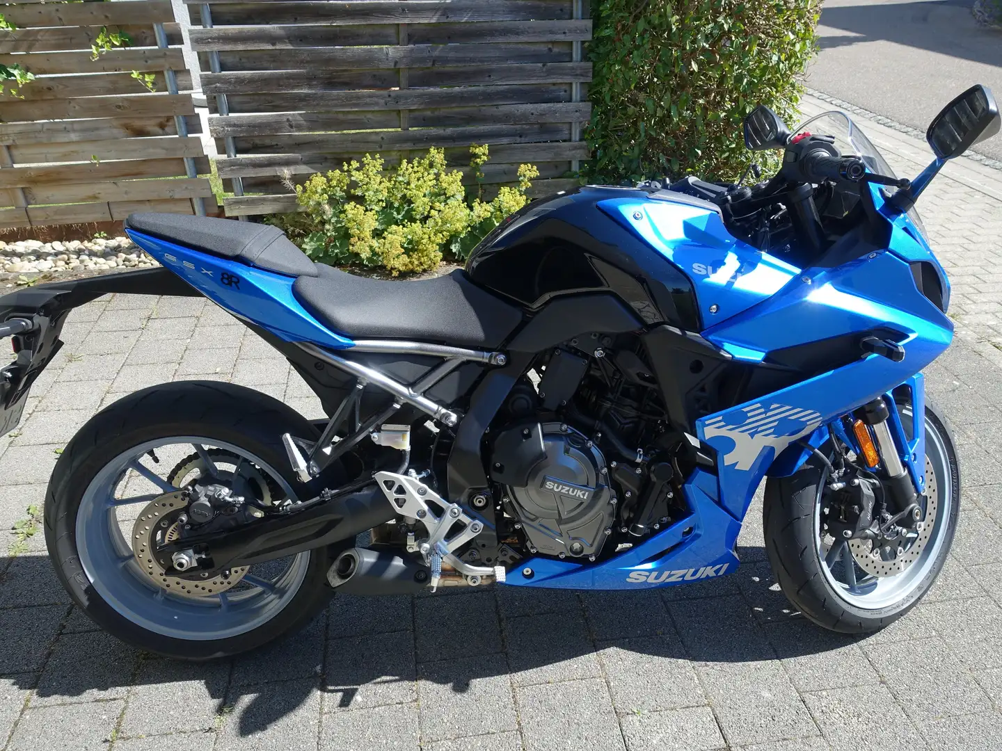 Suzuki GSX 8R Sporttourer Niebieski - 2