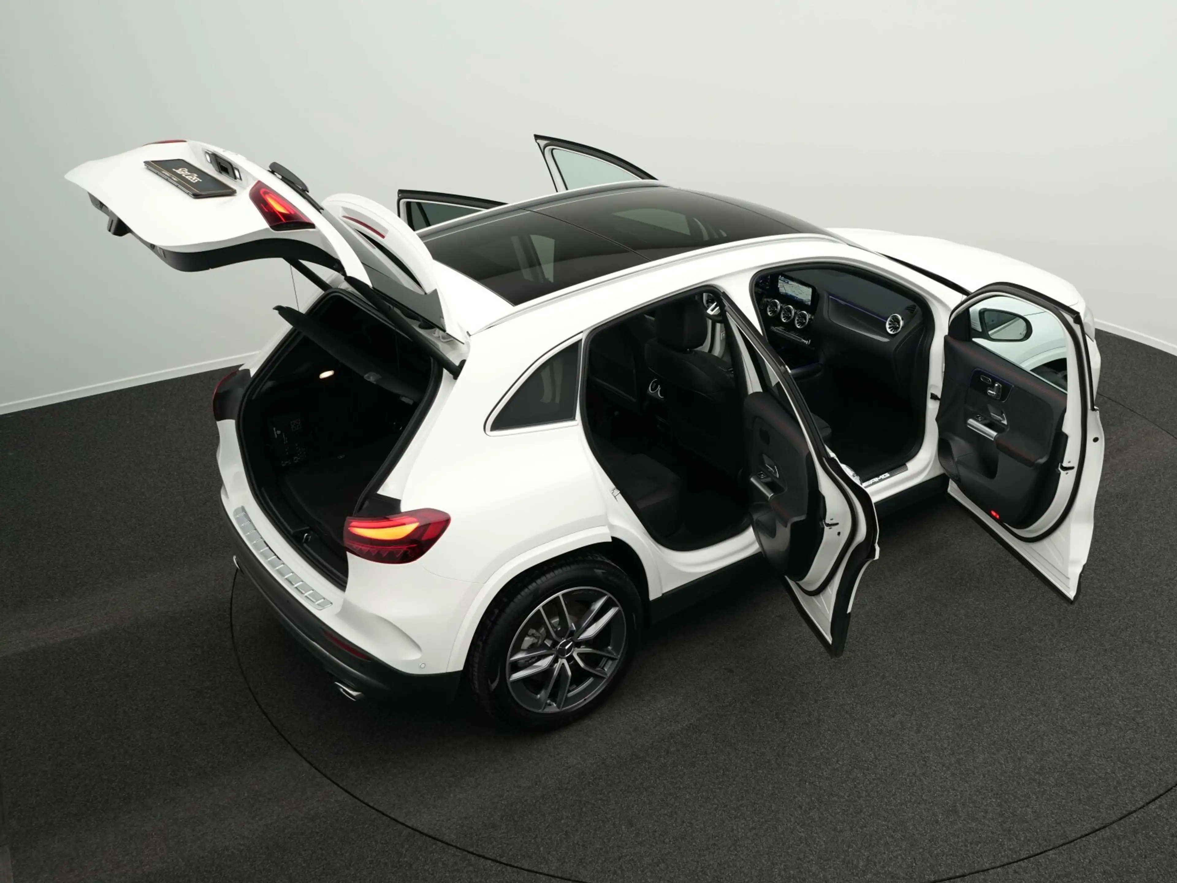 Mercedes-Benz GLA 35 AMG GLA 35 4M Multi+360°+Pano+Kamera+Memo AMG Line — photo 15