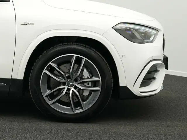 Mercedes-Benz Gla Class view 8