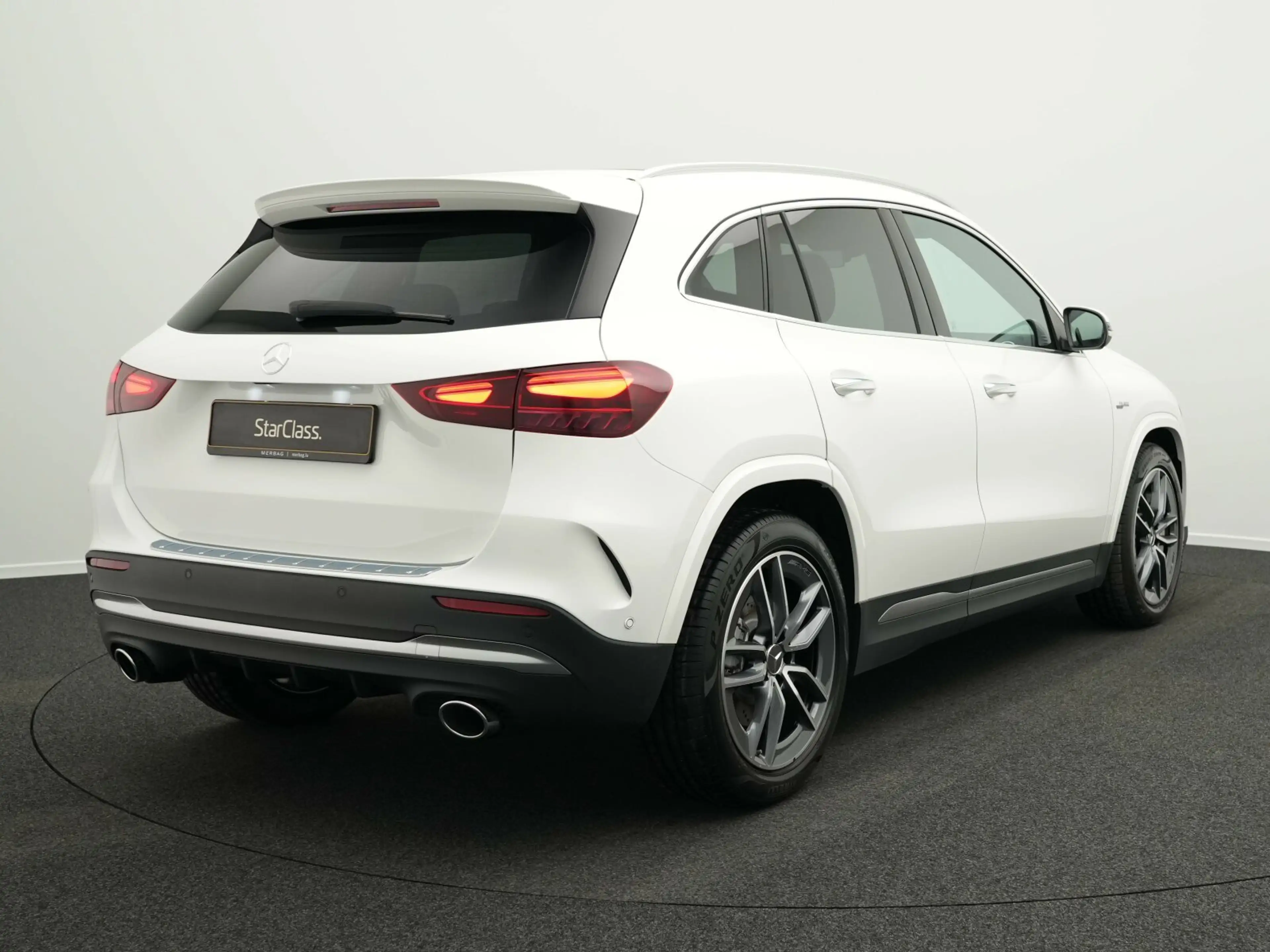 Mercedes-Benz GLA 35 AMG GLA 35 4M Multi+360°+Pano+Kamera+Memo AMG Line — photo 3