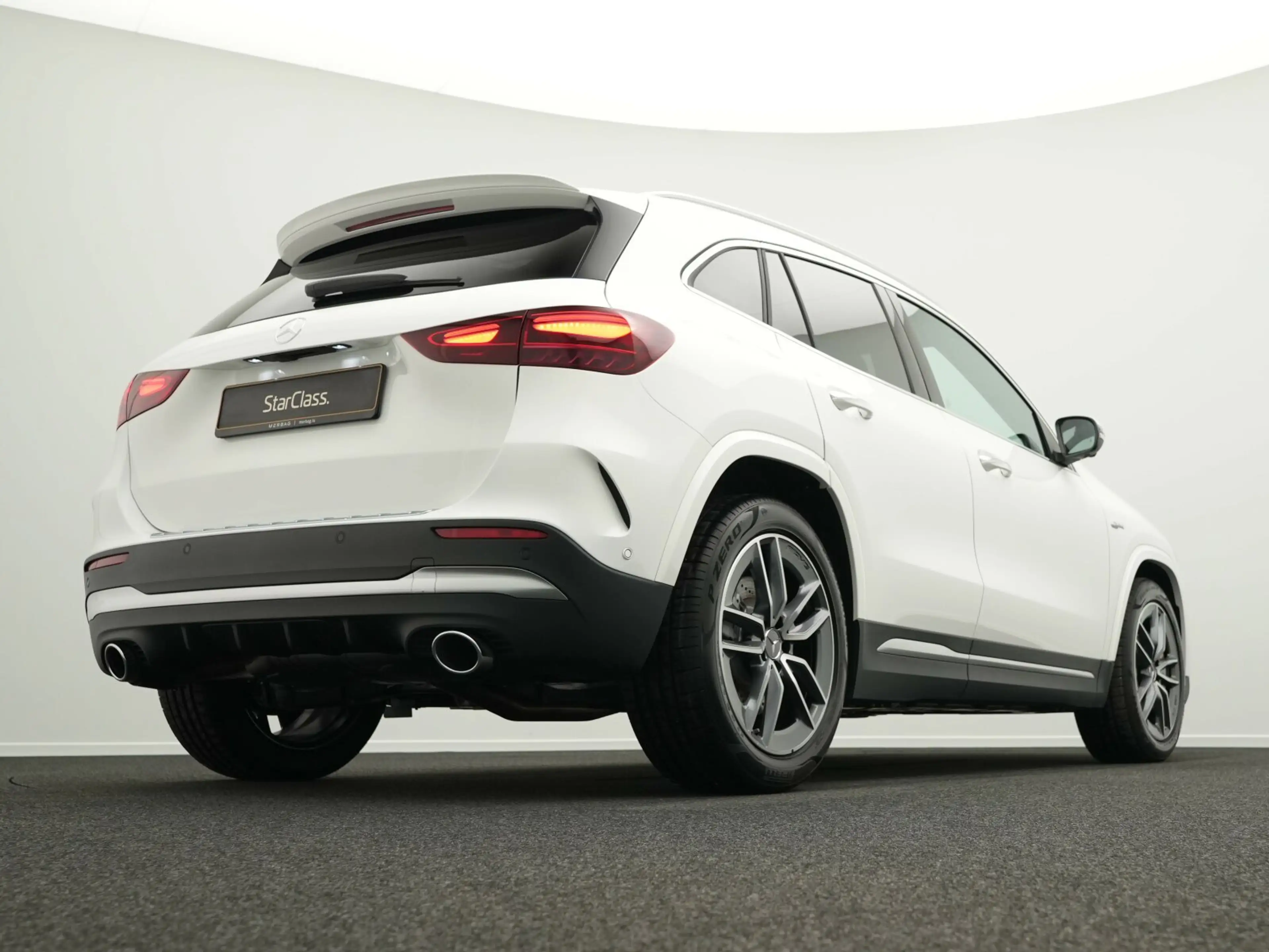 Mercedes-Benz GLA 35 AMG GLA 35 4M Multi+360°+Pano+Kamera+Memo AMG Line — photo 11