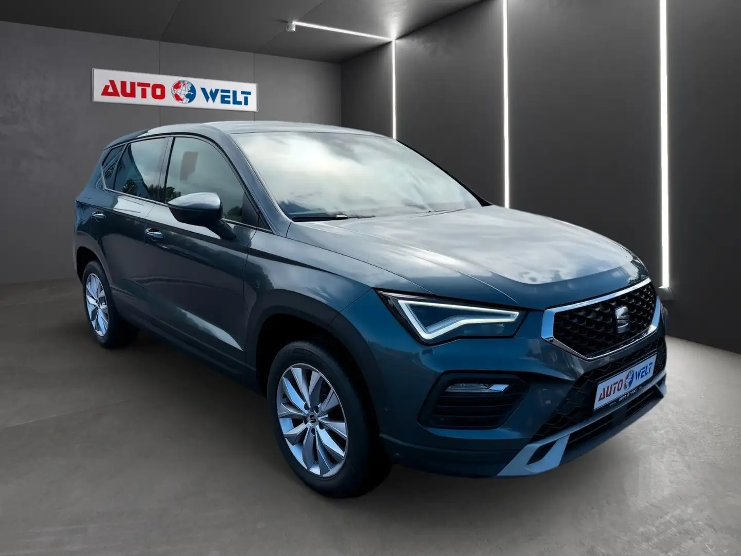 SEAT Ateca 2.0TDI Autom. LED Climatic Parklenk Navi Grau - 2