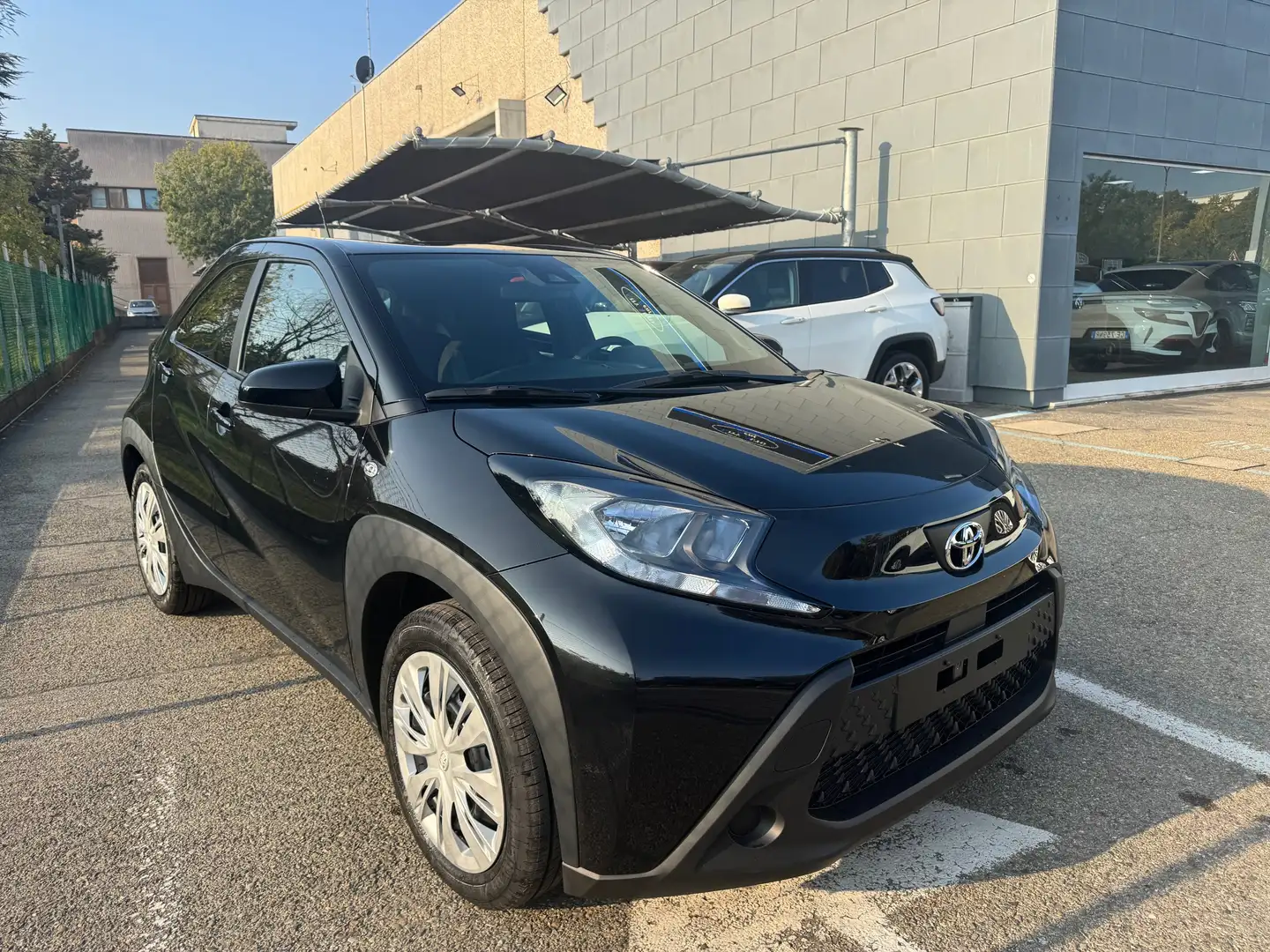 Toyota Aygo X 1.0 VVT-i 72 CV 5 porte Active KM.0 Negro - 2