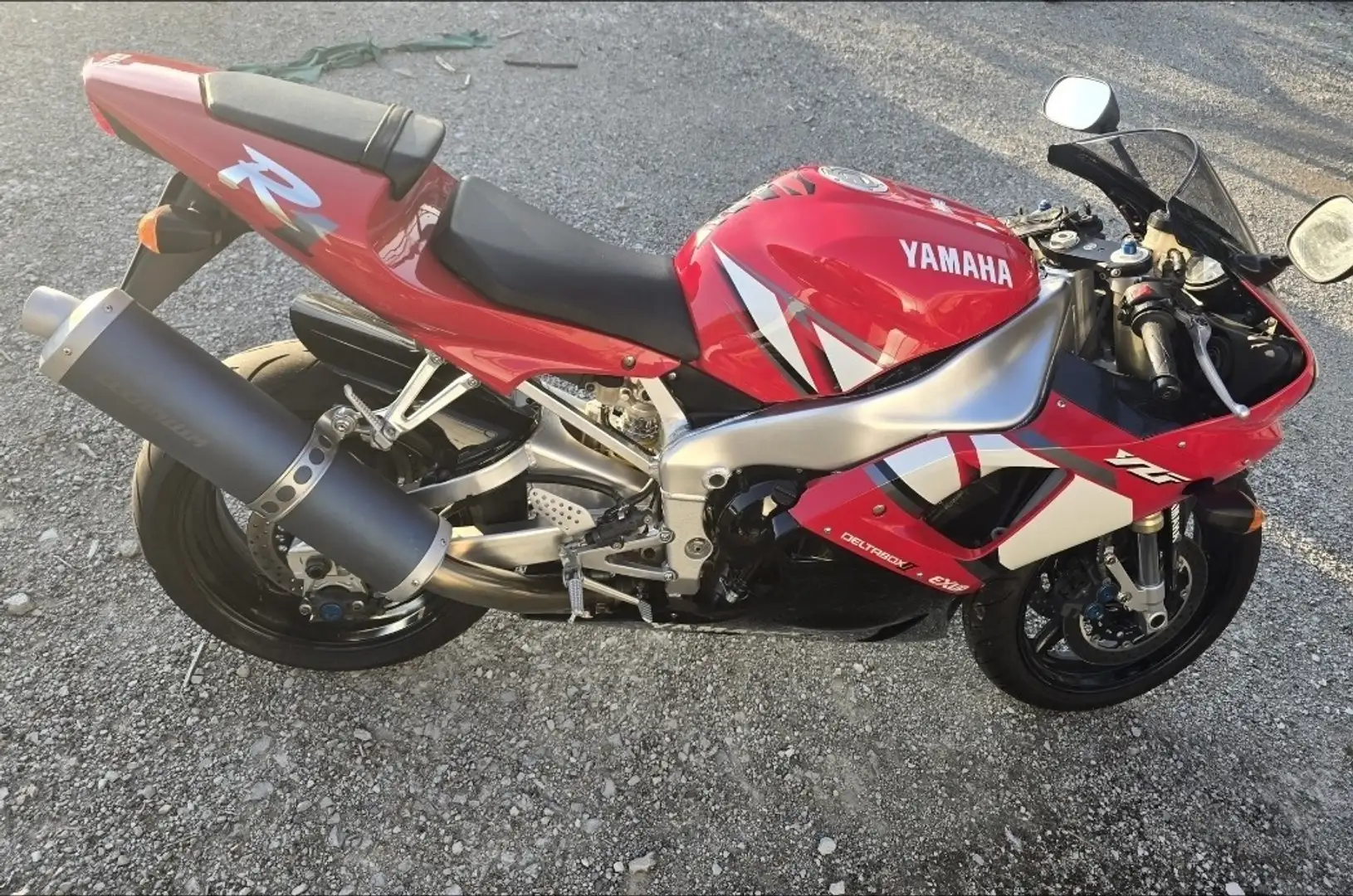 Yamaha YZF-R1 Rot - 1