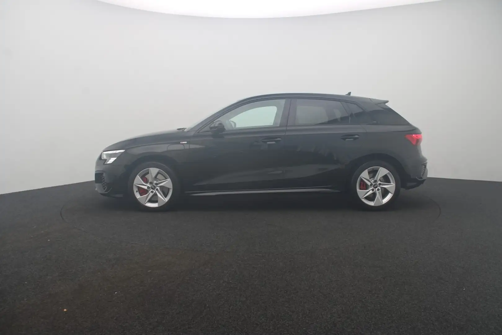 Audi A3 Sportback 45 TFSI e S line Matrix navi B&O Zwart - 2