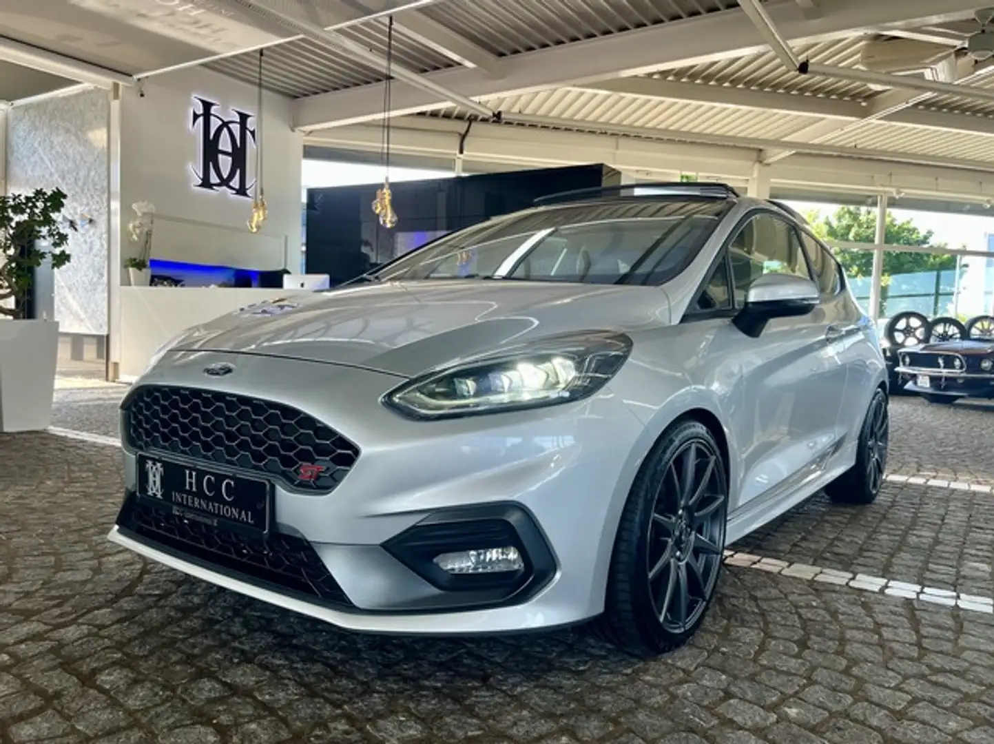 Ford Fiesta ST 1,5 EB Exclusiv Paket 1Hd + Unfallfrei Zilver - 2