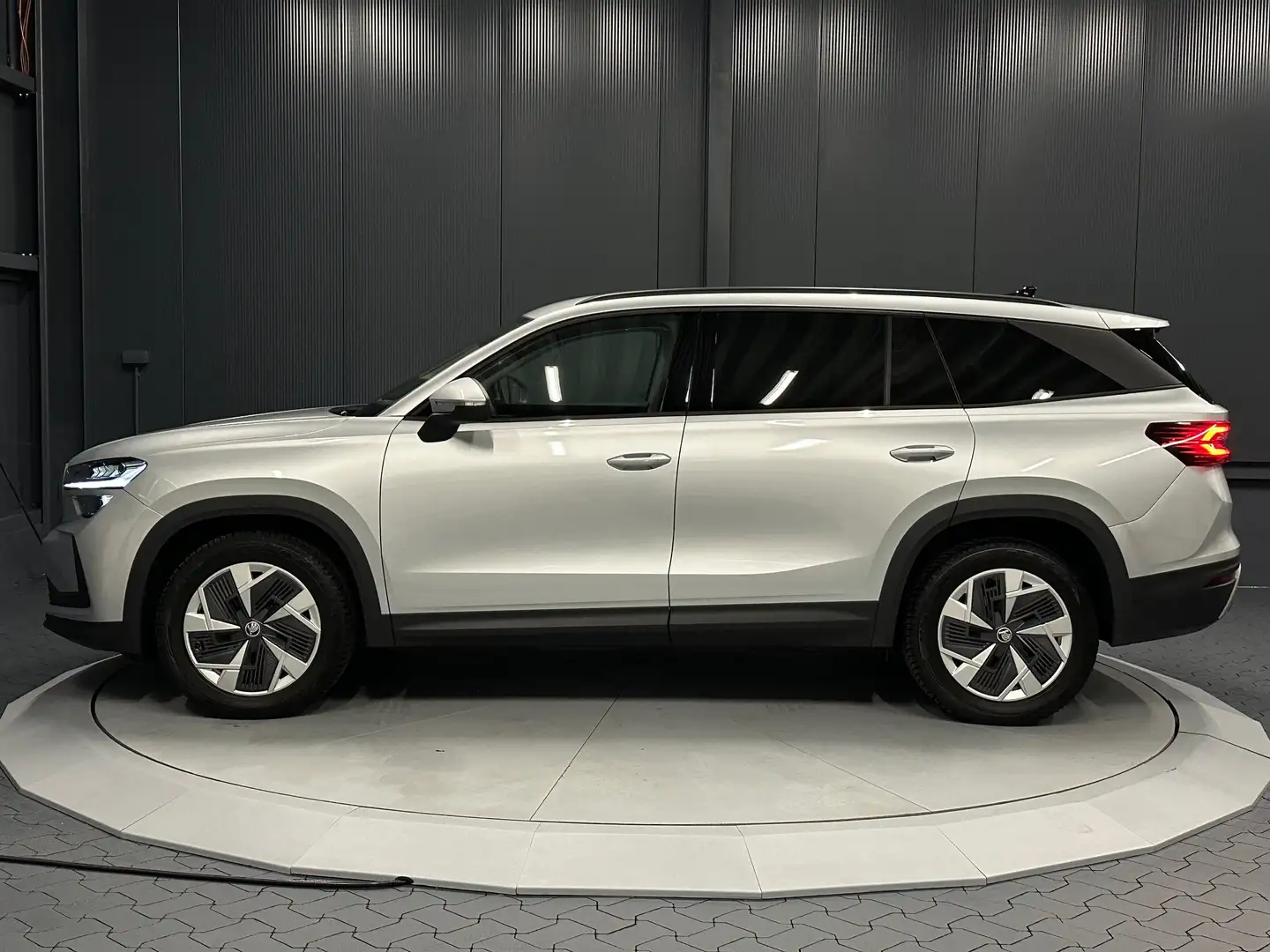 Skoda Kodiaq 2.0 TDI 142kW 4x4 Selection*AHK*Head-Up*KAMERA* Argintiu - 2