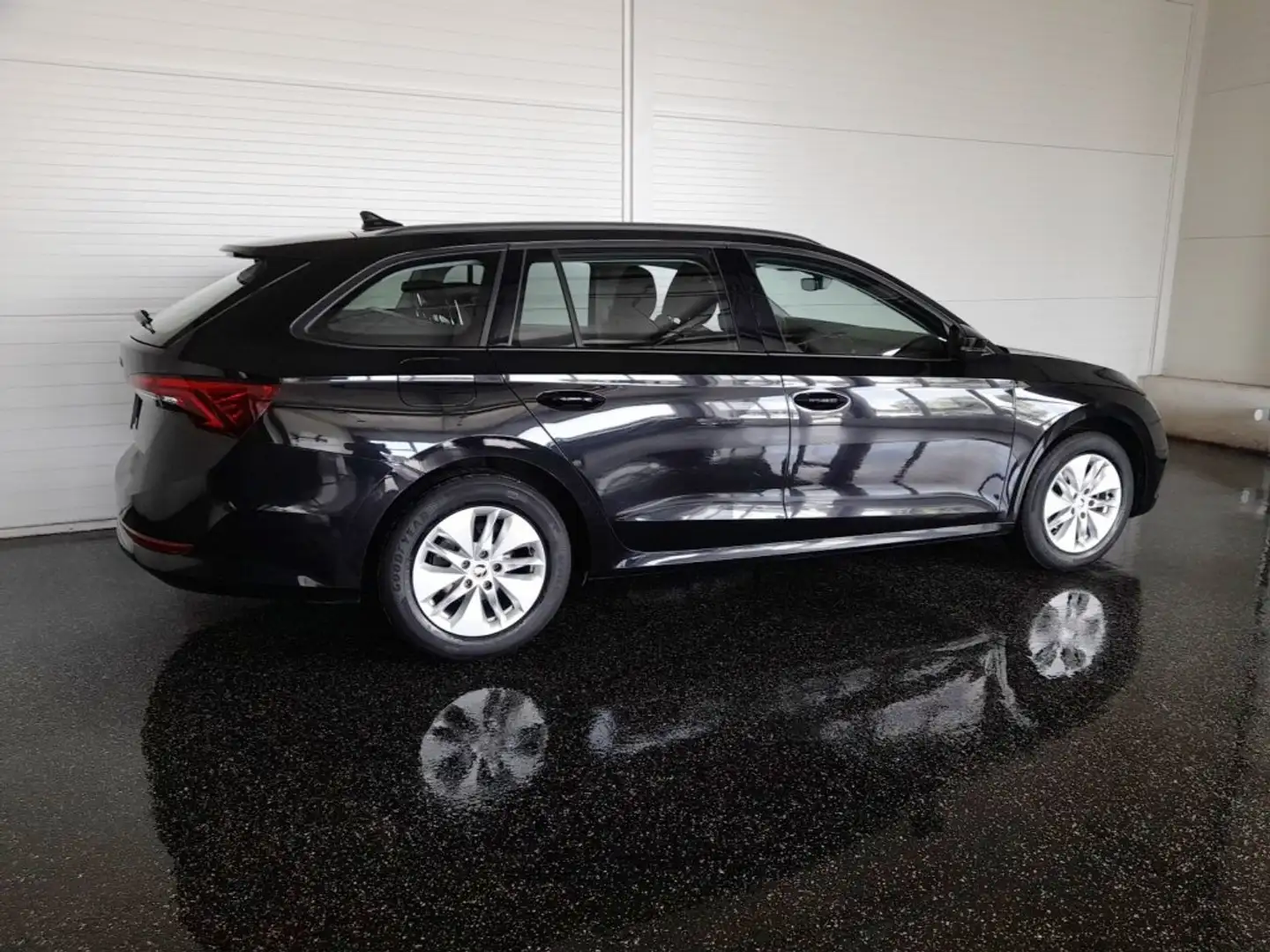 Skoda Octavia Combi 2,0 TDI DSG *VOLL-LED / VIRTUELL / NAVI / TEMPOMAT / PDC / SITZ & LENKRADHEIZUNG / KEYLESS* Schwarz - 2