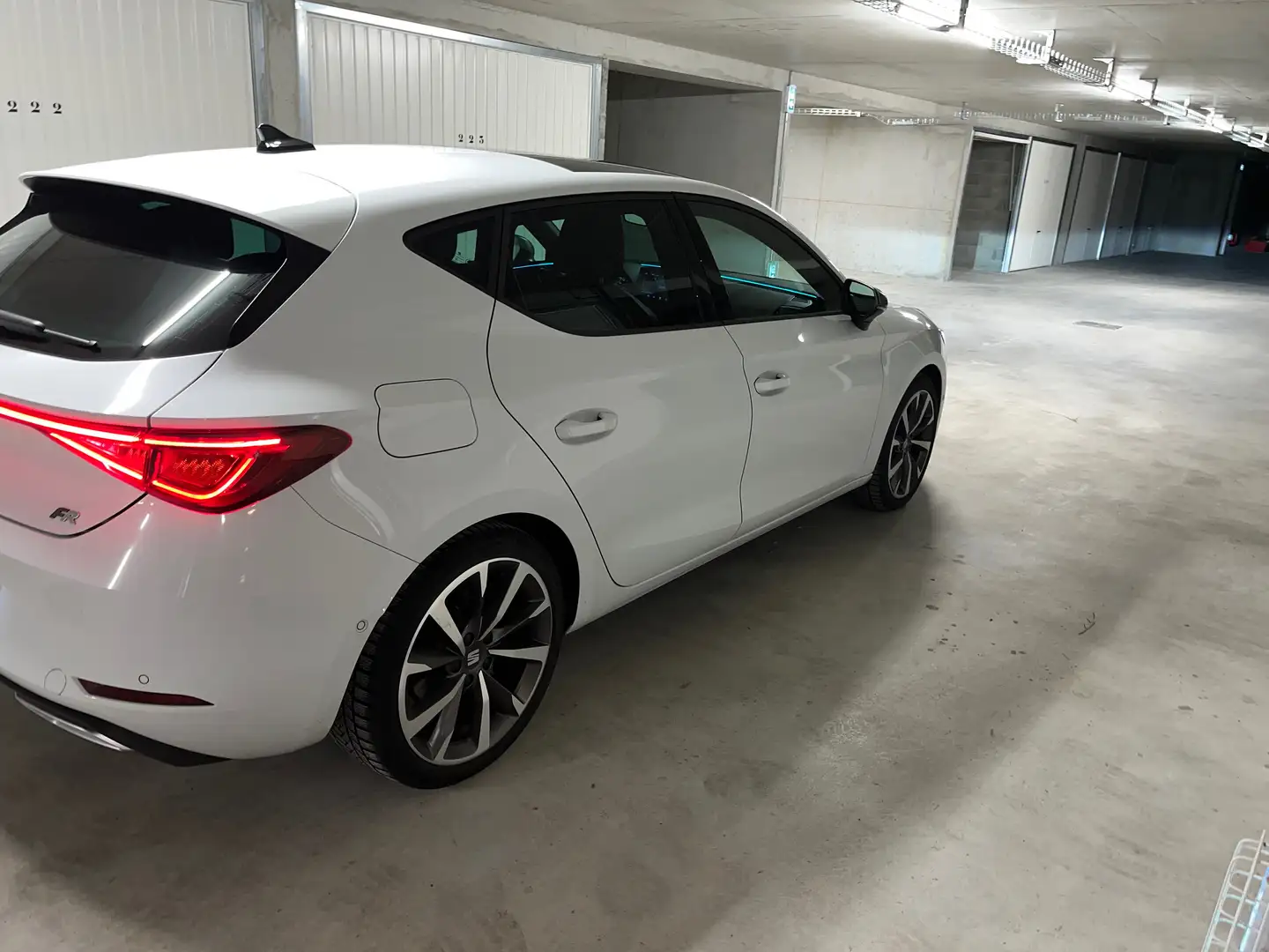 SEAT Leon Leon 1.5 eTSI 150 DSG7 FR One Blanc - 2